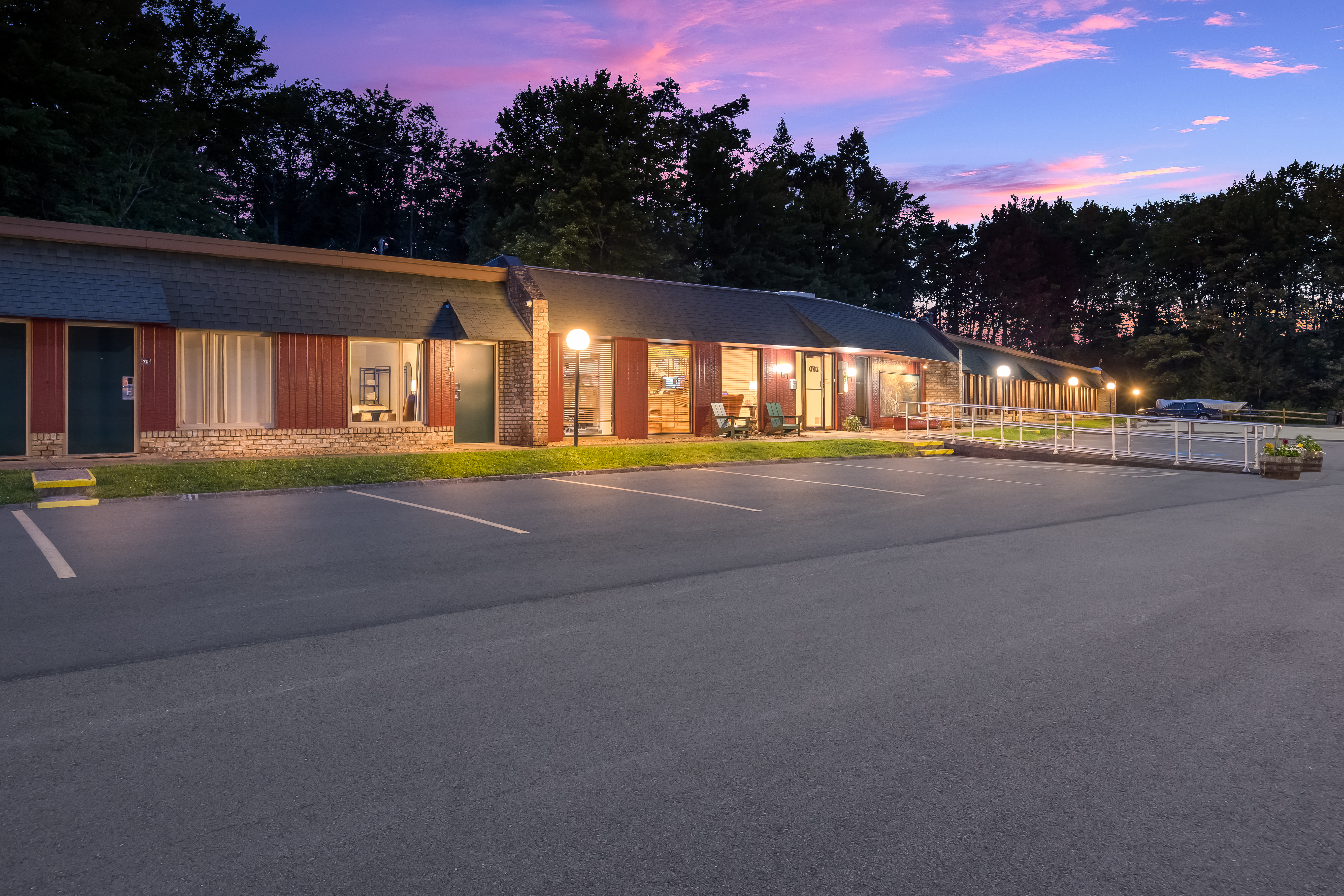 Travelodge by Wyndham Emlenton Emlenton, PA Hotels