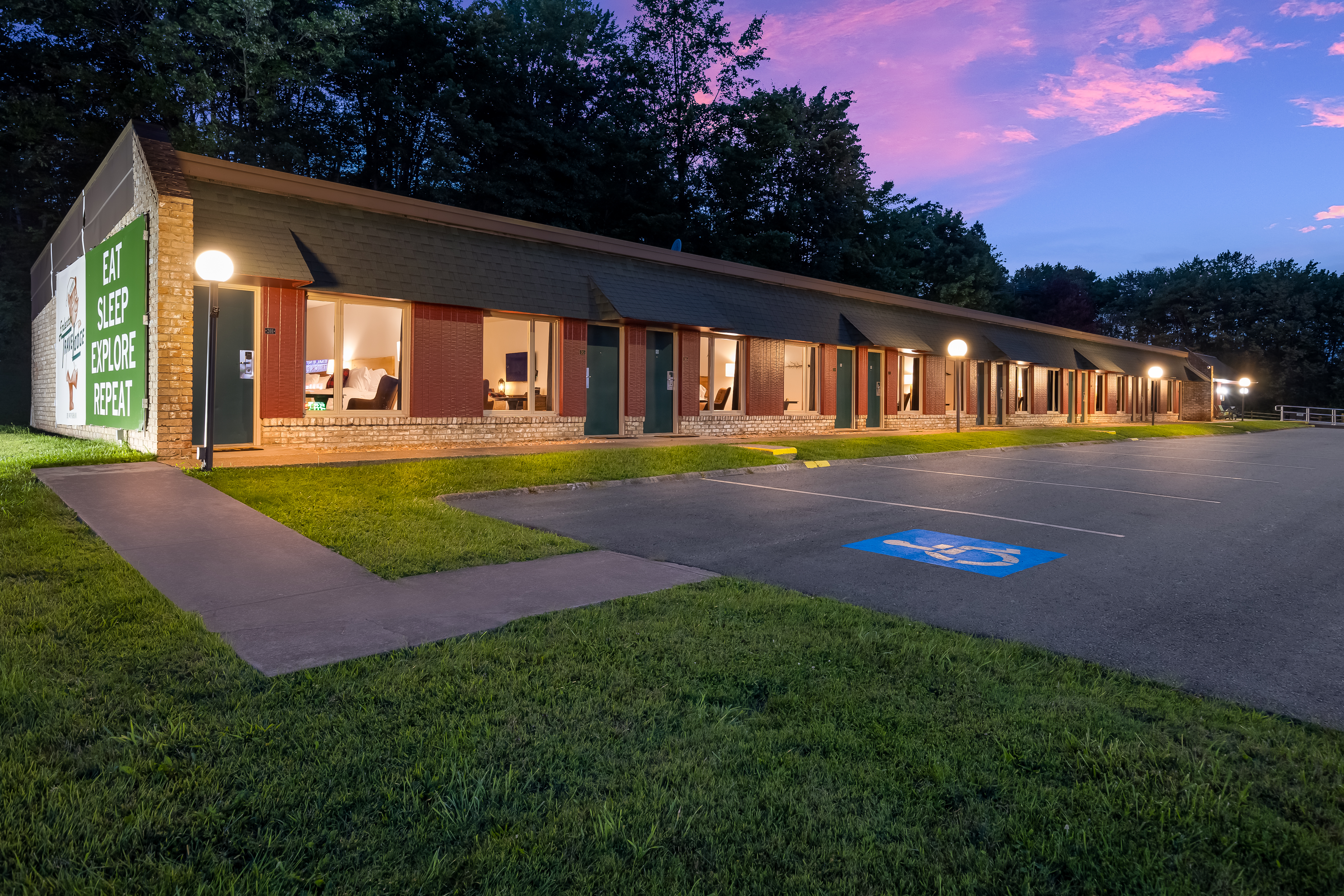 Exterior of Travelodge by Wyndham Emlenton hotel in Emlenton, Pennsylvania