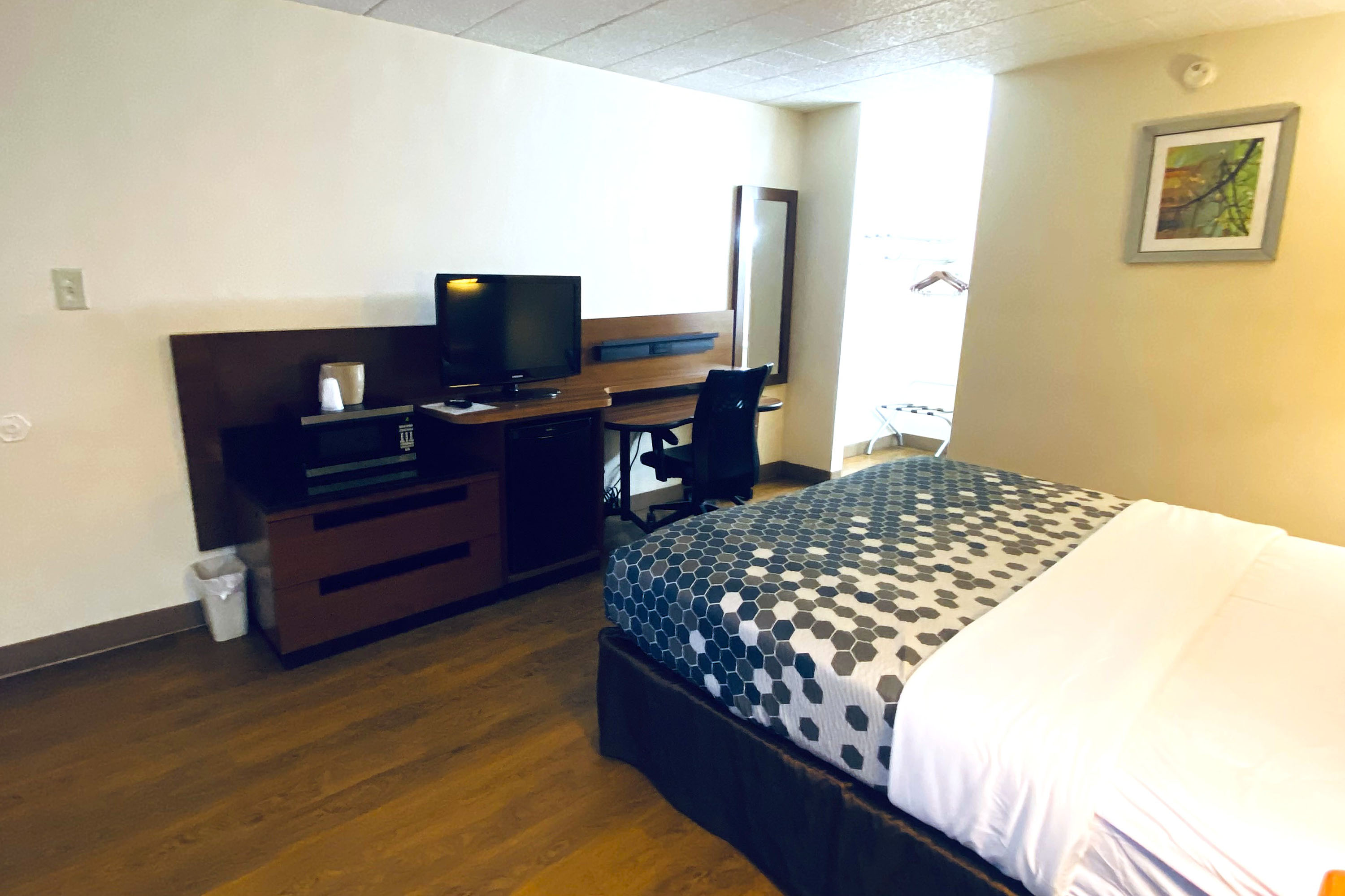 Guest room at the Travelodge by Wyndham Shamokin Dam/Selinsgrove in Shamokin Dam, Pennsylvania