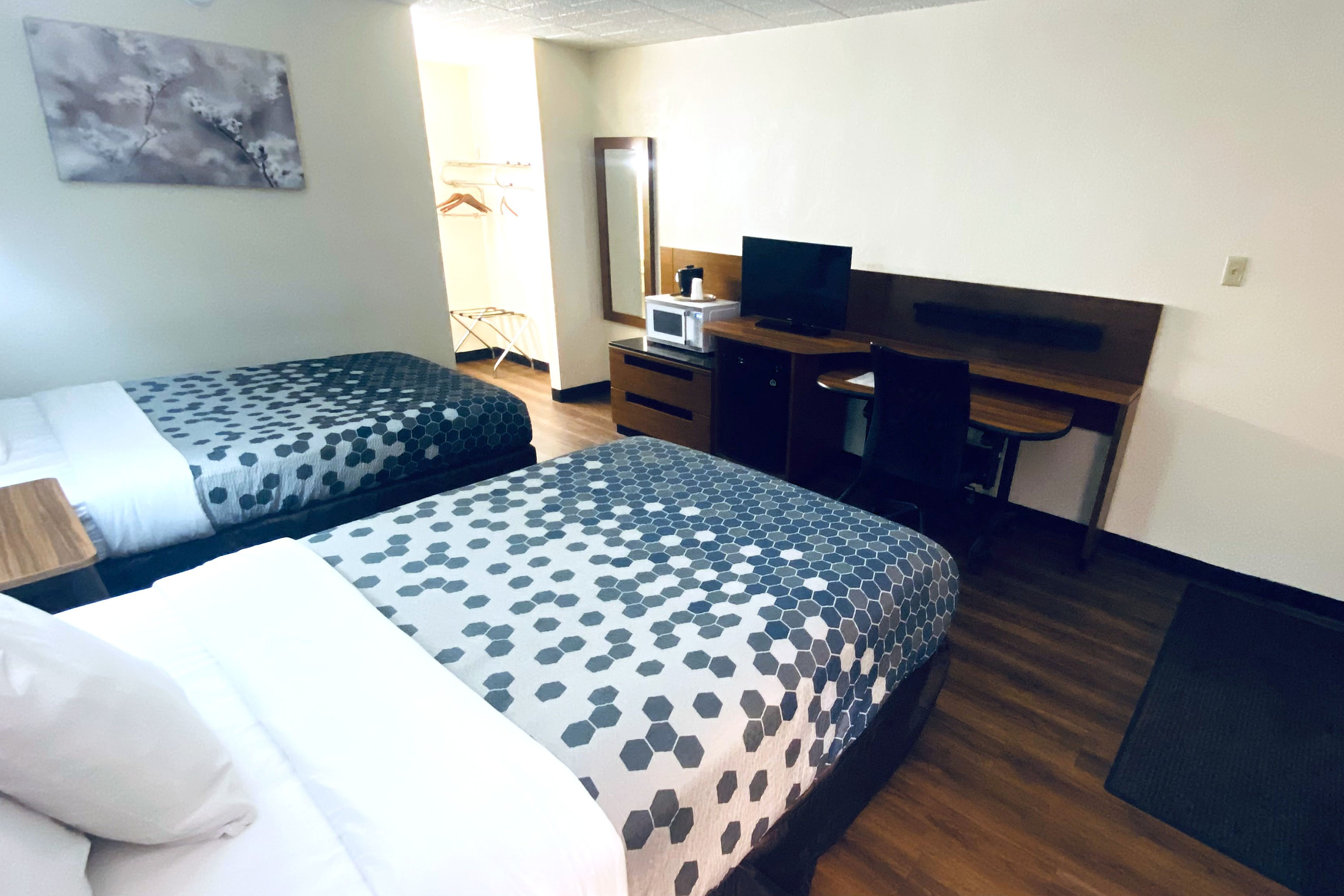 Guest room at the Travelodge by Wyndham Shamokin Dam/Selinsgrove in Shamokin Dam, Pennsylvania