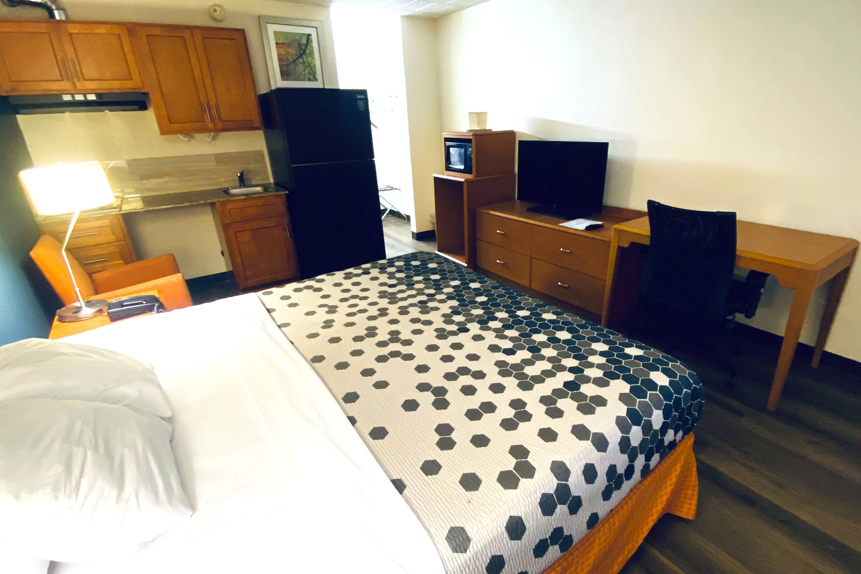 Guest room at the Travelodge by Wyndham Shamokin Dam/Selinsgrove in Shamokin Dam, Pennsylvania