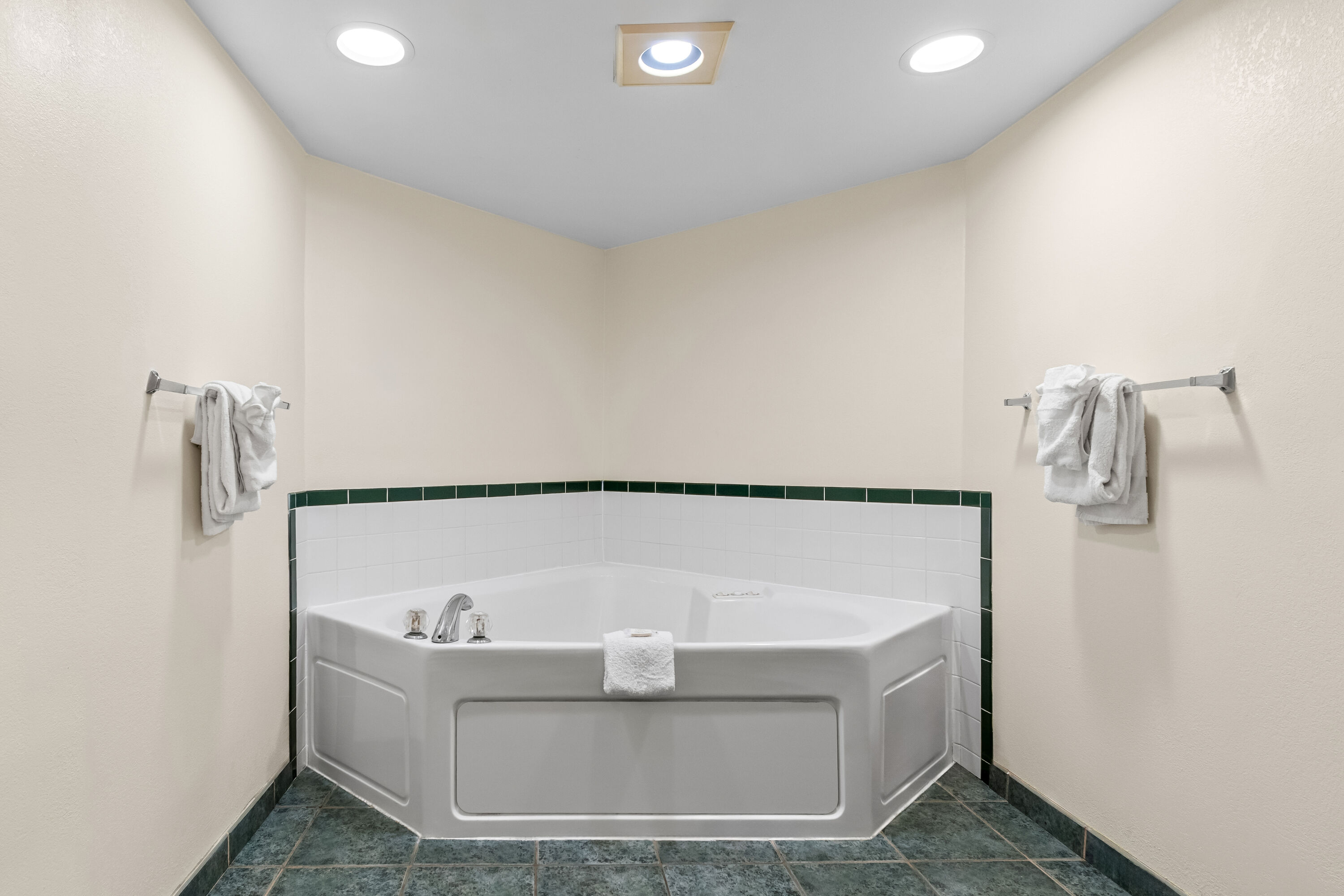 Travelodge by Wyndham Shamokin Dam/Selinsgrove hot tub suite in Shamokin Dam, Pennsylvania