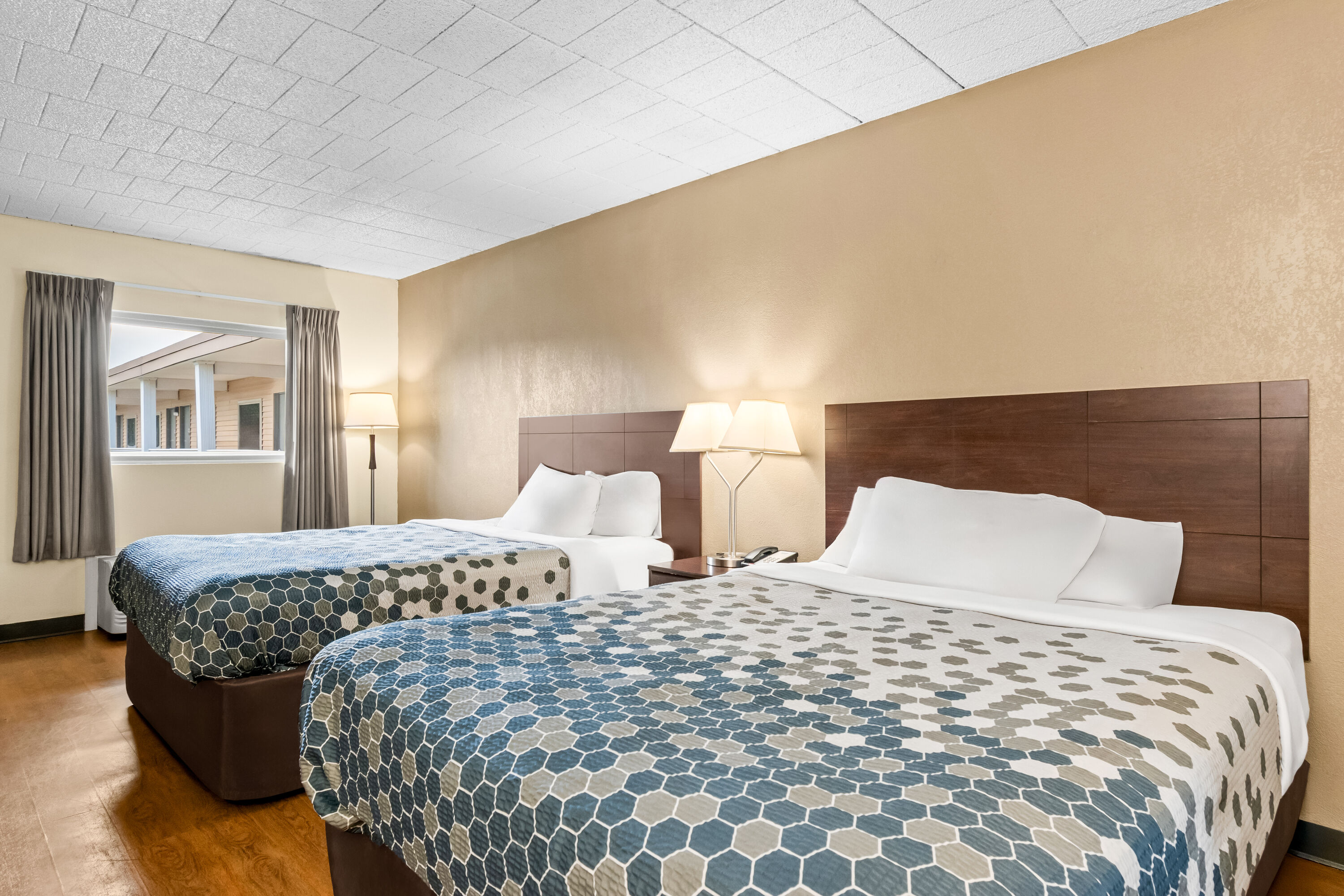 Double bed guest room at the Travelodge by Wyndham Shamokin Dam/Selinsgrove in Shamokin Dam, Pennsylvania