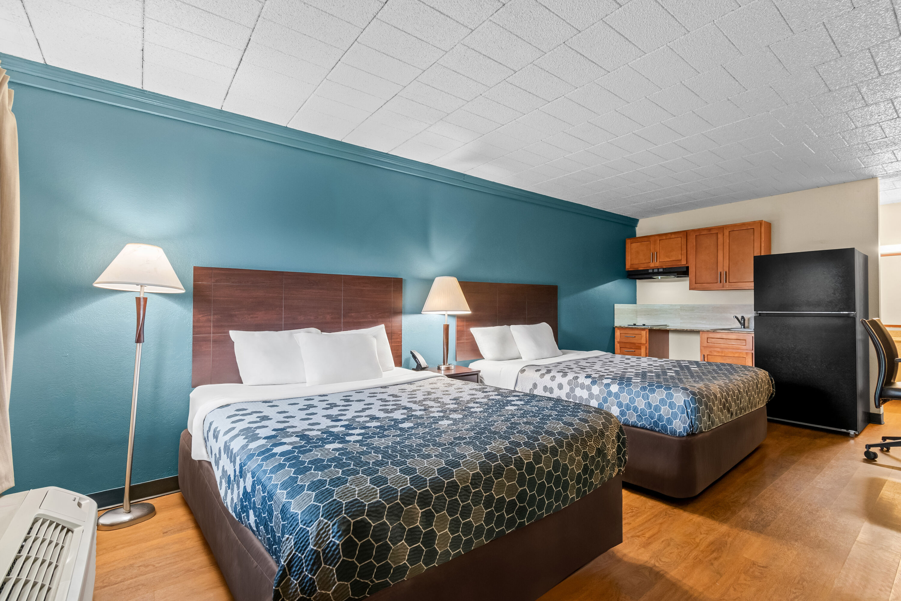 Double bed guest room at the Travelodge by Wyndham Shamokin Dam/Selinsgrove in Shamokin Dam, Pennsylvania