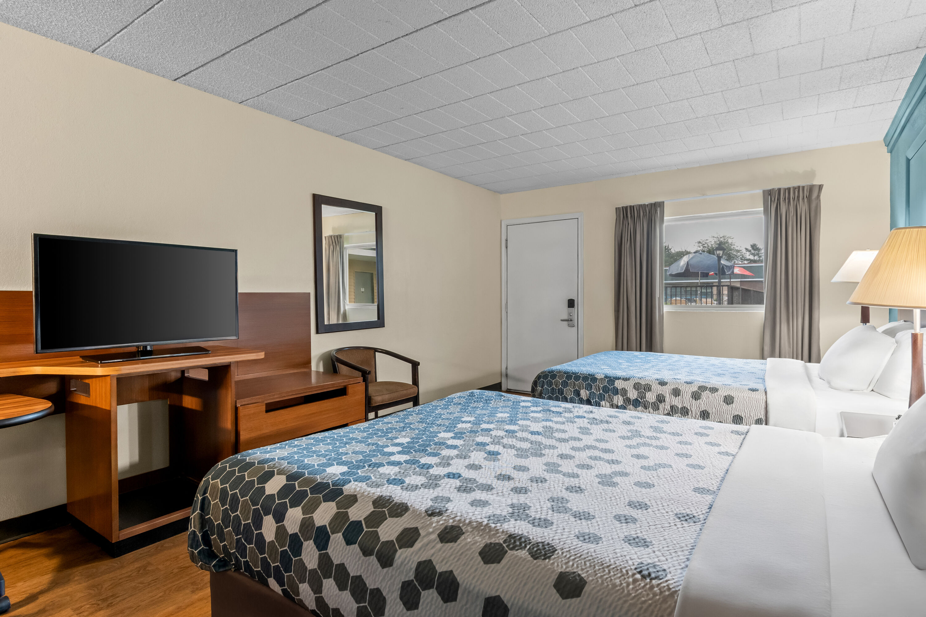Double bed guest room at the Travelodge by Wyndham Shamokin Dam/Selinsgrove in Shamokin Dam, Pennsylvania
