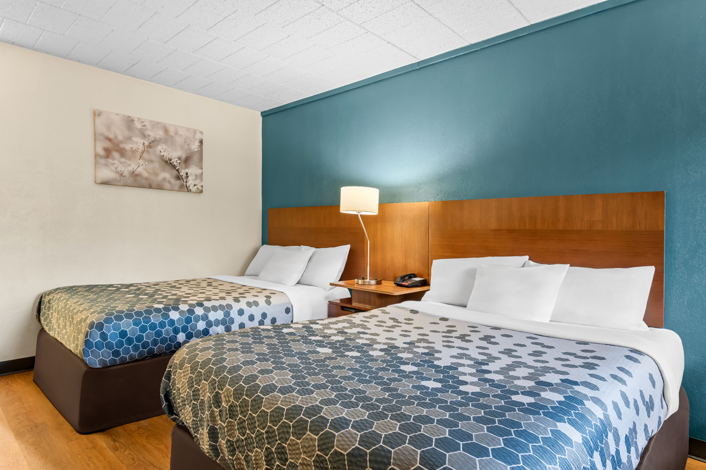 Double bed guest room at the Travelodge by Wyndham Shamokin Dam/Selinsgrove in Shamokin Dam, Pennsylvania