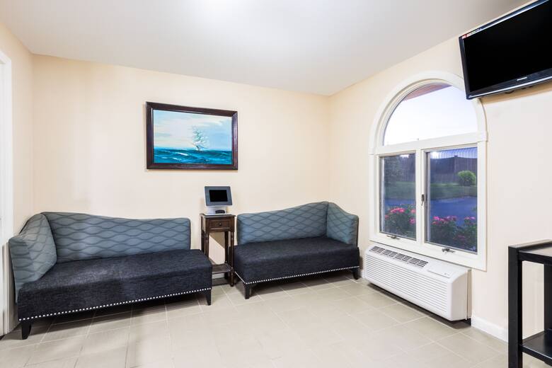 Travelodge Middletown Newport Area hotel lobby in Middletown, Rhode Island