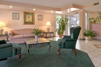 Travelodge By Wyndham Ridgeland Hotels Sc 29936 Travelodge By Wyndham Ridgeland Hotel Lobby In South Carolina