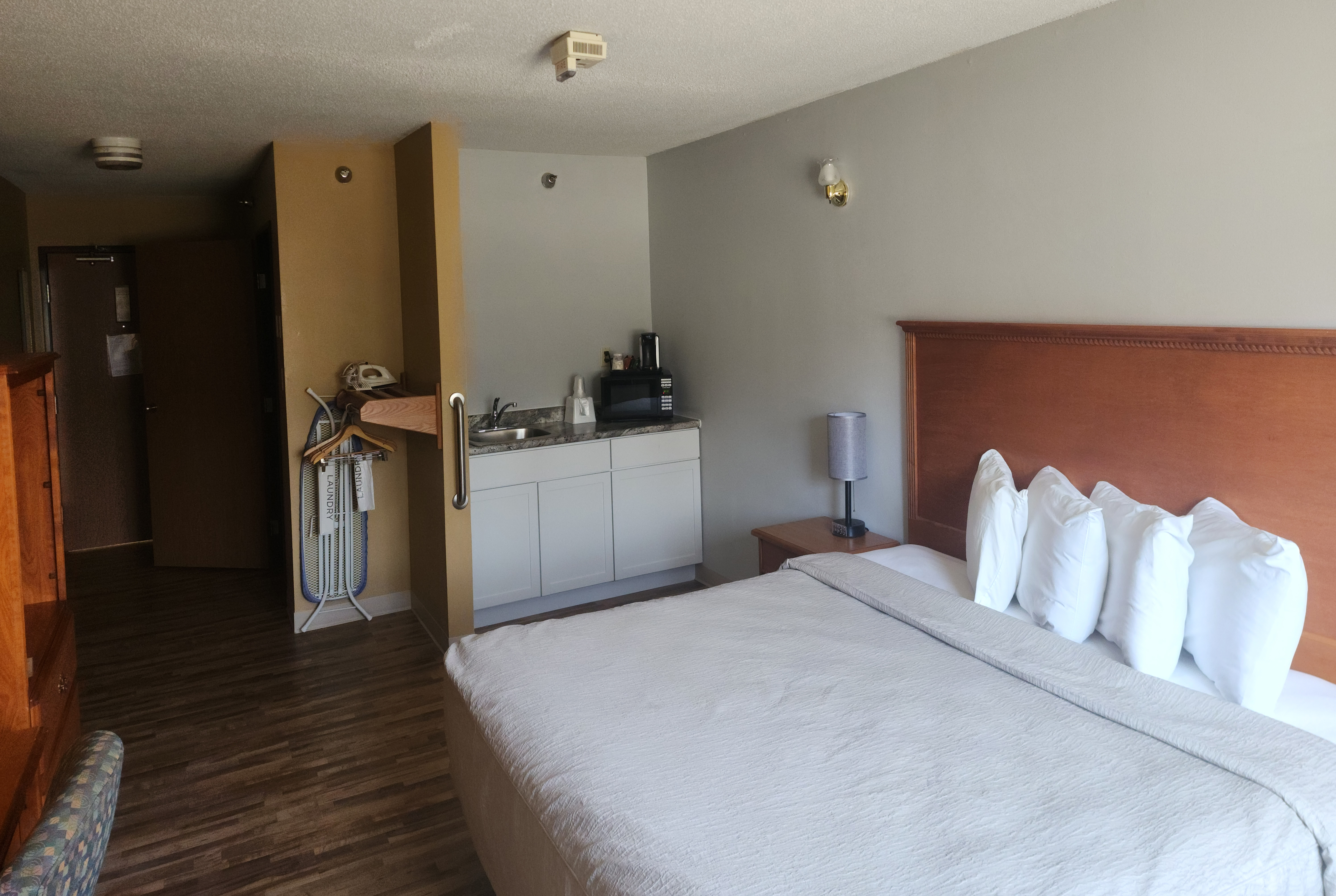 Guest room at the Governors Inn a Travelodge by Wyndham in Pierre, South Dakota