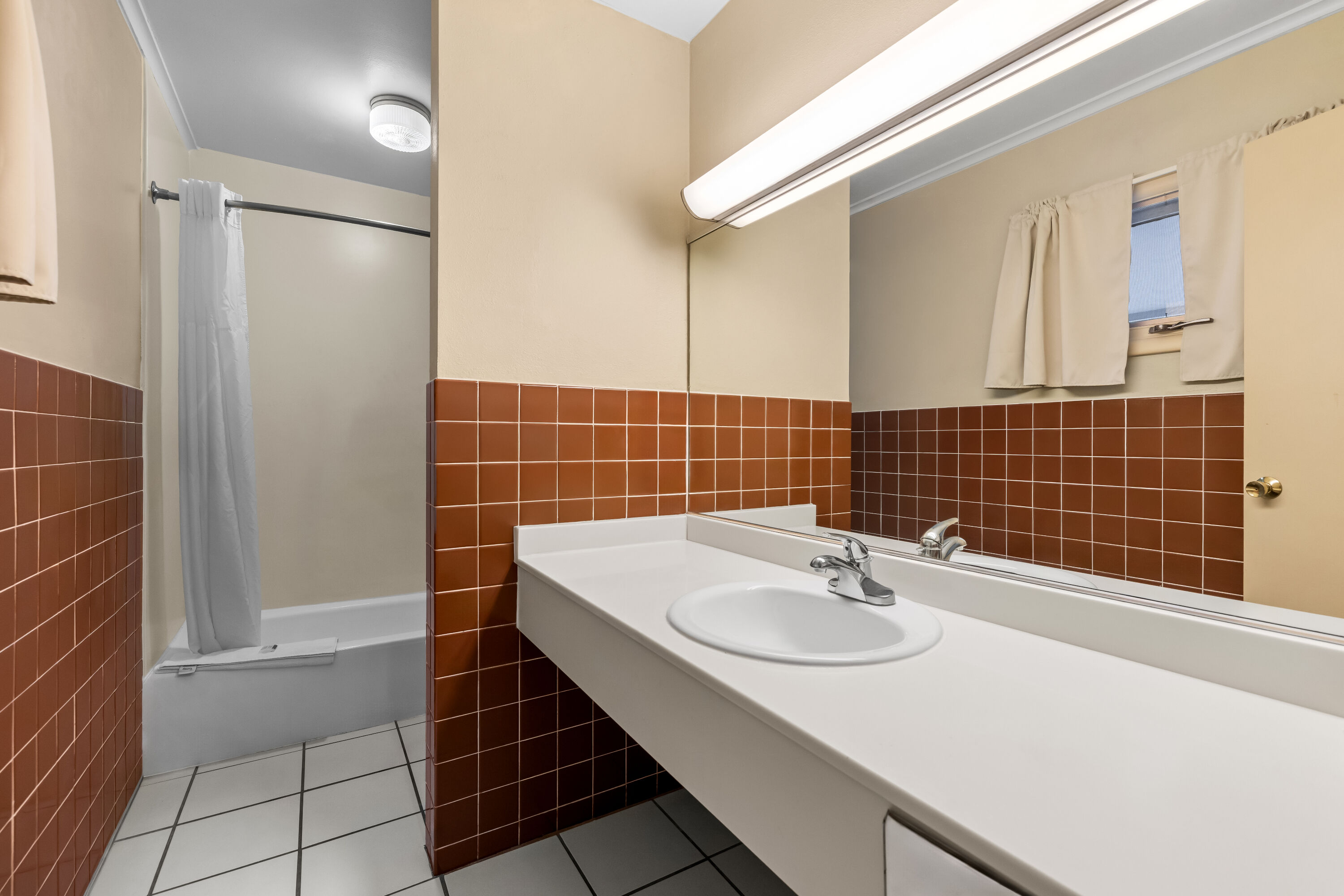 Guest room bath at the Travelodge by Wyndham Rapid City in Rapid City, South Dakota