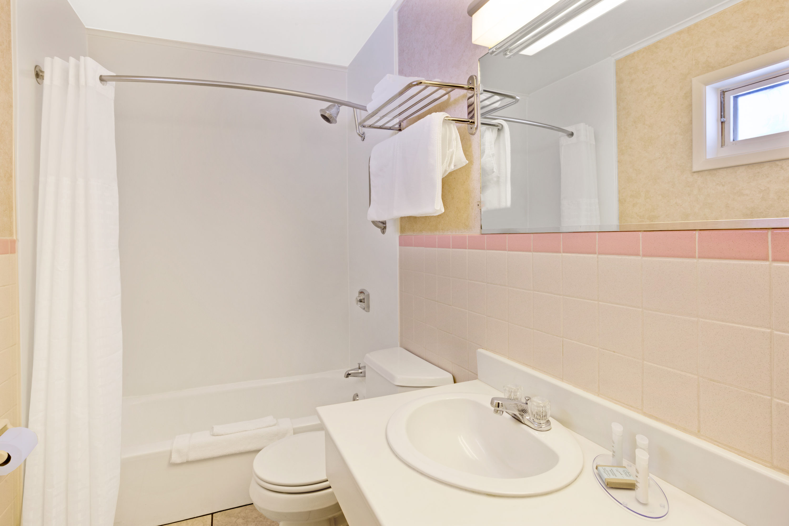 Travelodge By Wyndham Rapid City Rapid City Hotels Sd 57701