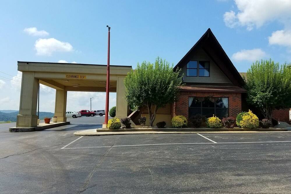 Baymont By Wyndham Cookeville Hotels Tn 38506 4326 Exterior Of Travelodge Cookeville Hotel In Tennessee