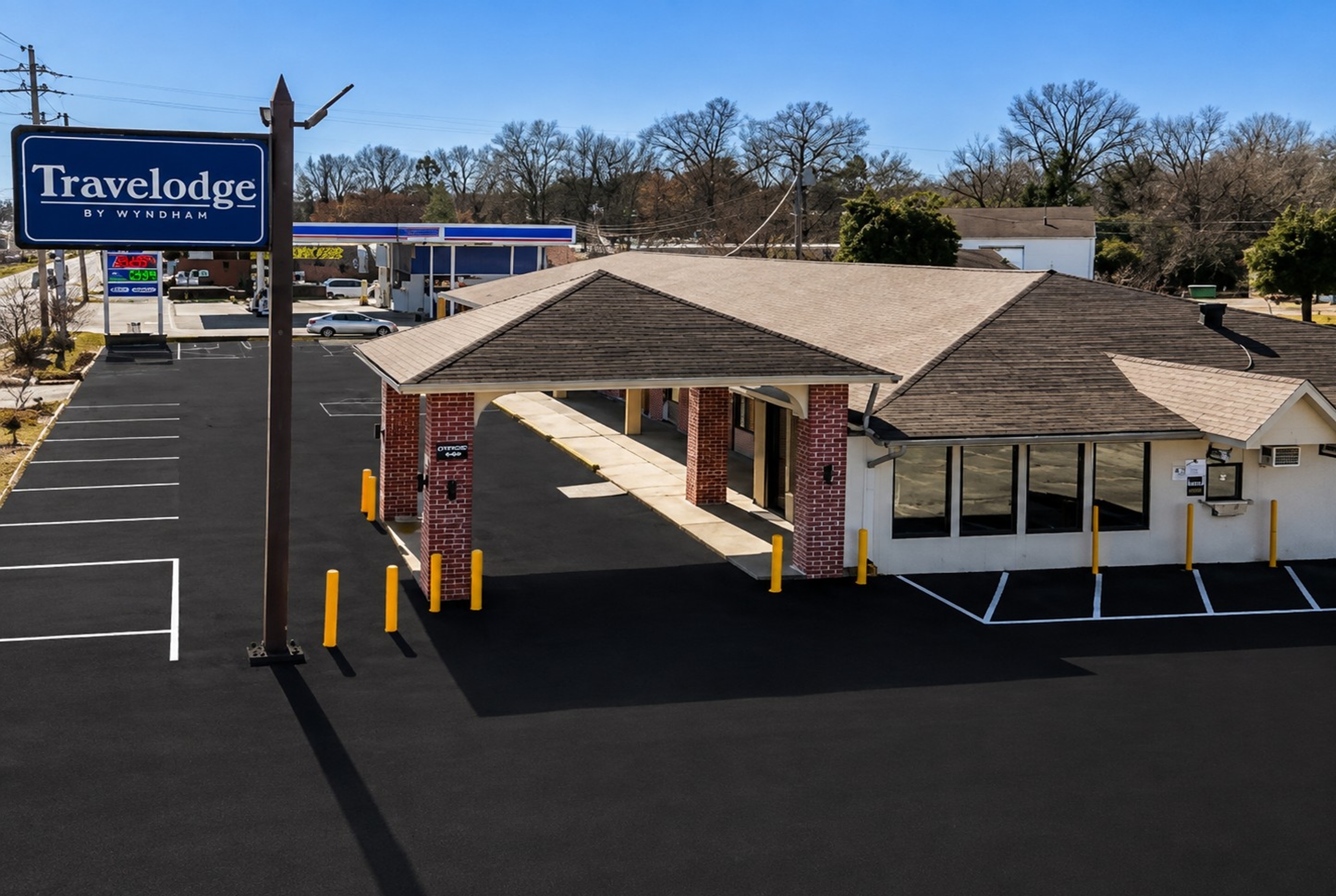 Exterior of Travelodge by Wyndham Jackson I-40 Exit 82 hotel in Jackson, Tennessee