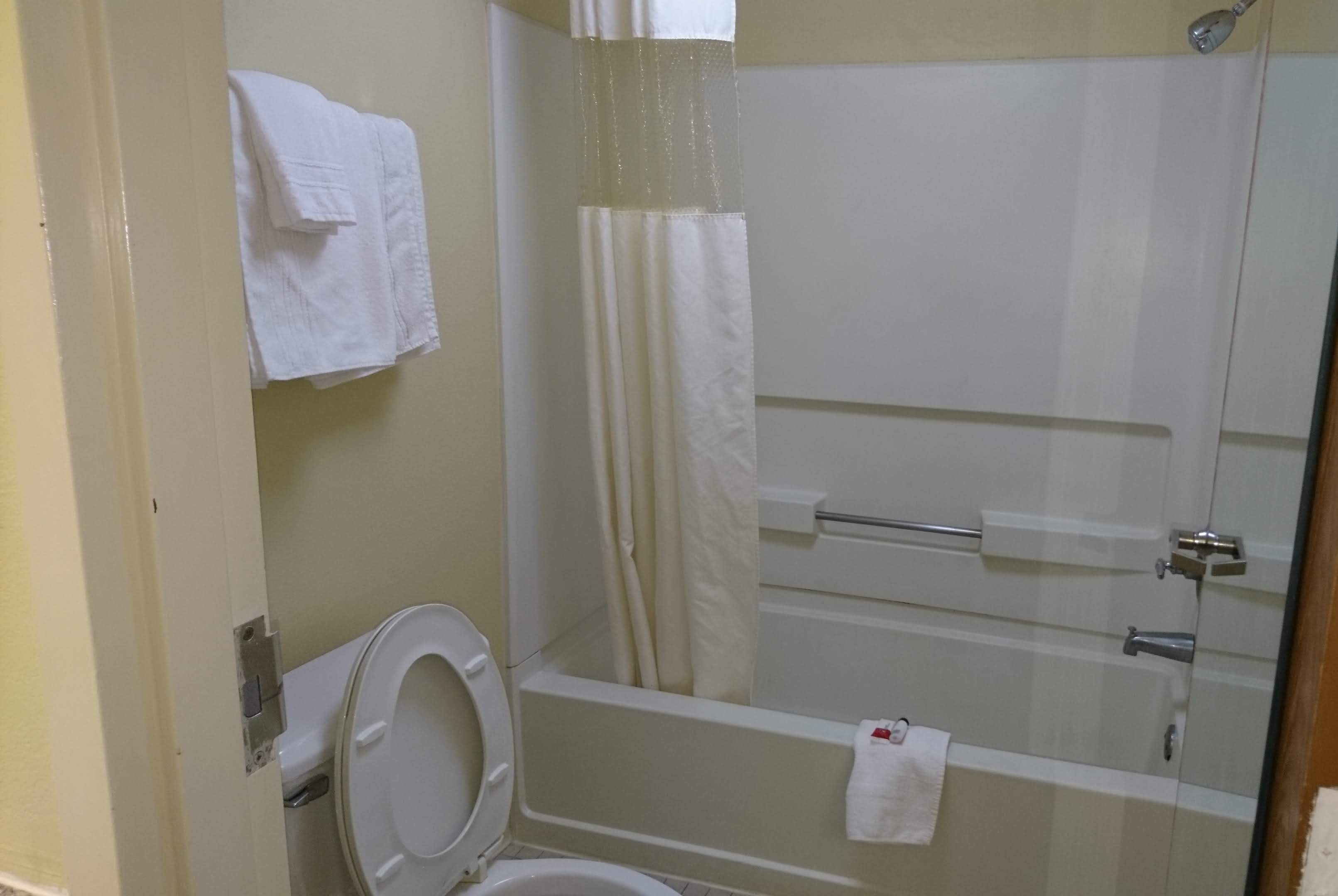 Travelodge By Wyndham Knoxville East Knoxville Tn Hotels