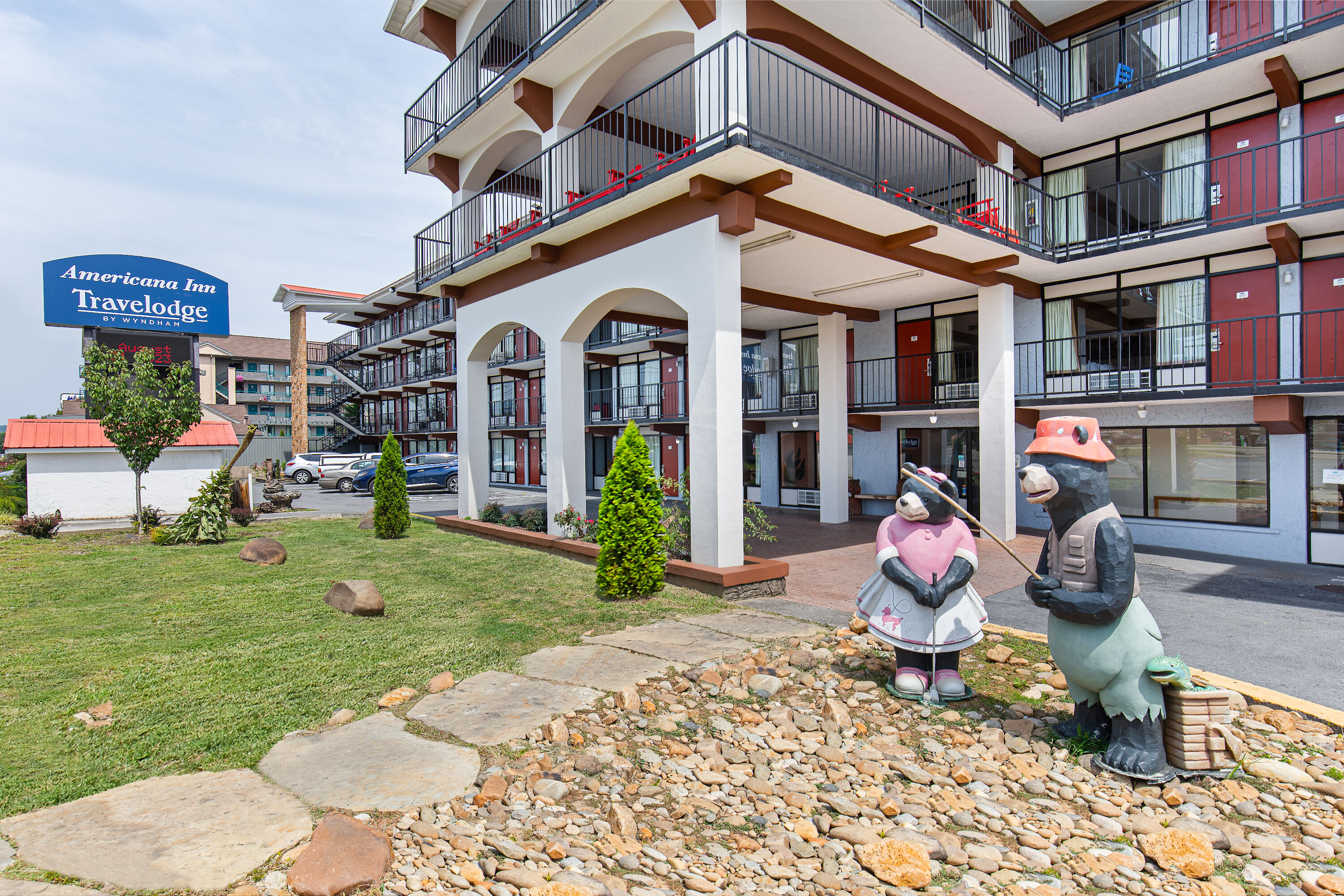 Exterior Day Image of Americana Inn a Travelodge by Wyndham hotel in Pigeon Forge, Tennessee