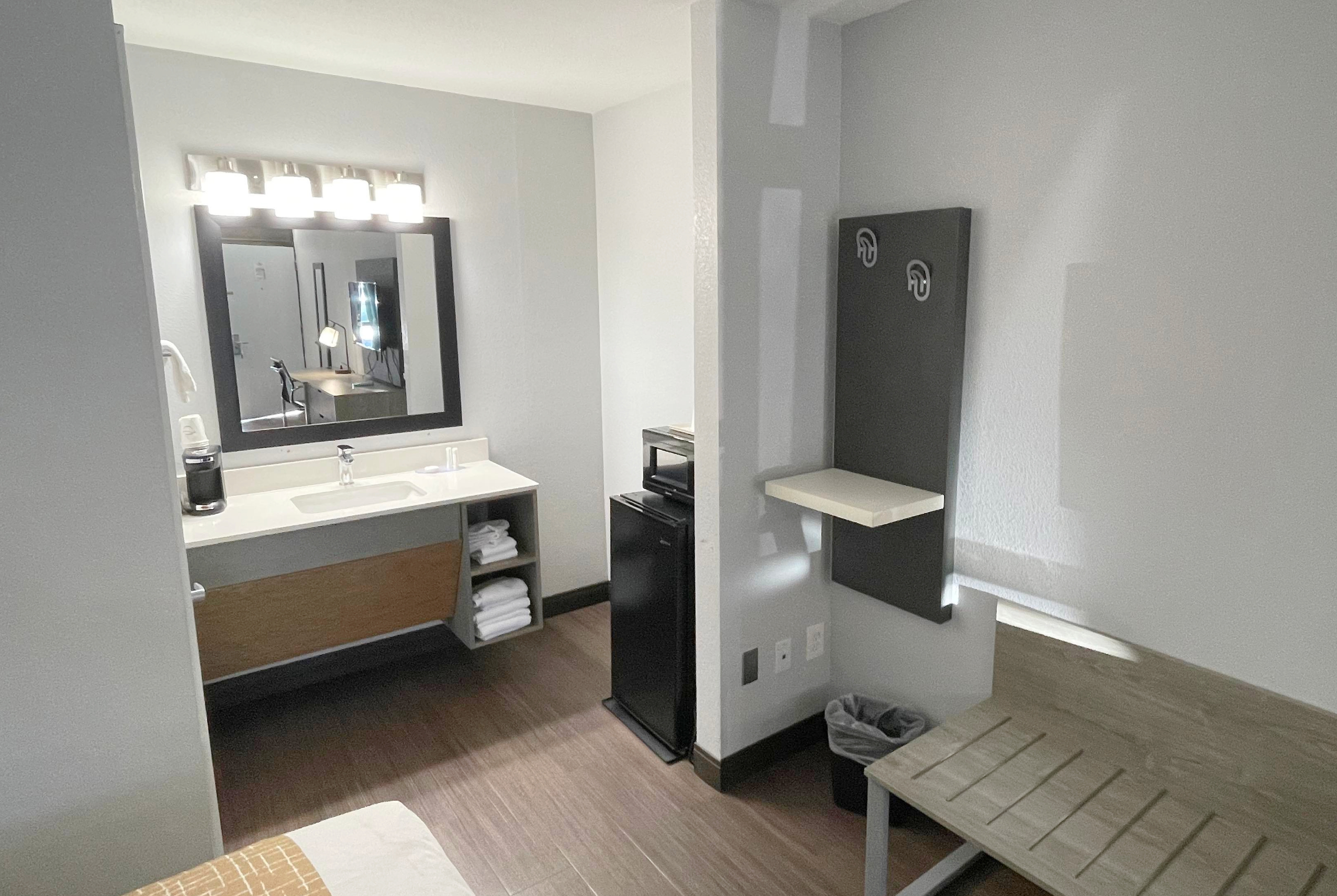 Guest room at the Travelodge by Wyndham Pigeon Forge Dollywood Lane in Pigeon Forge, Tennessee