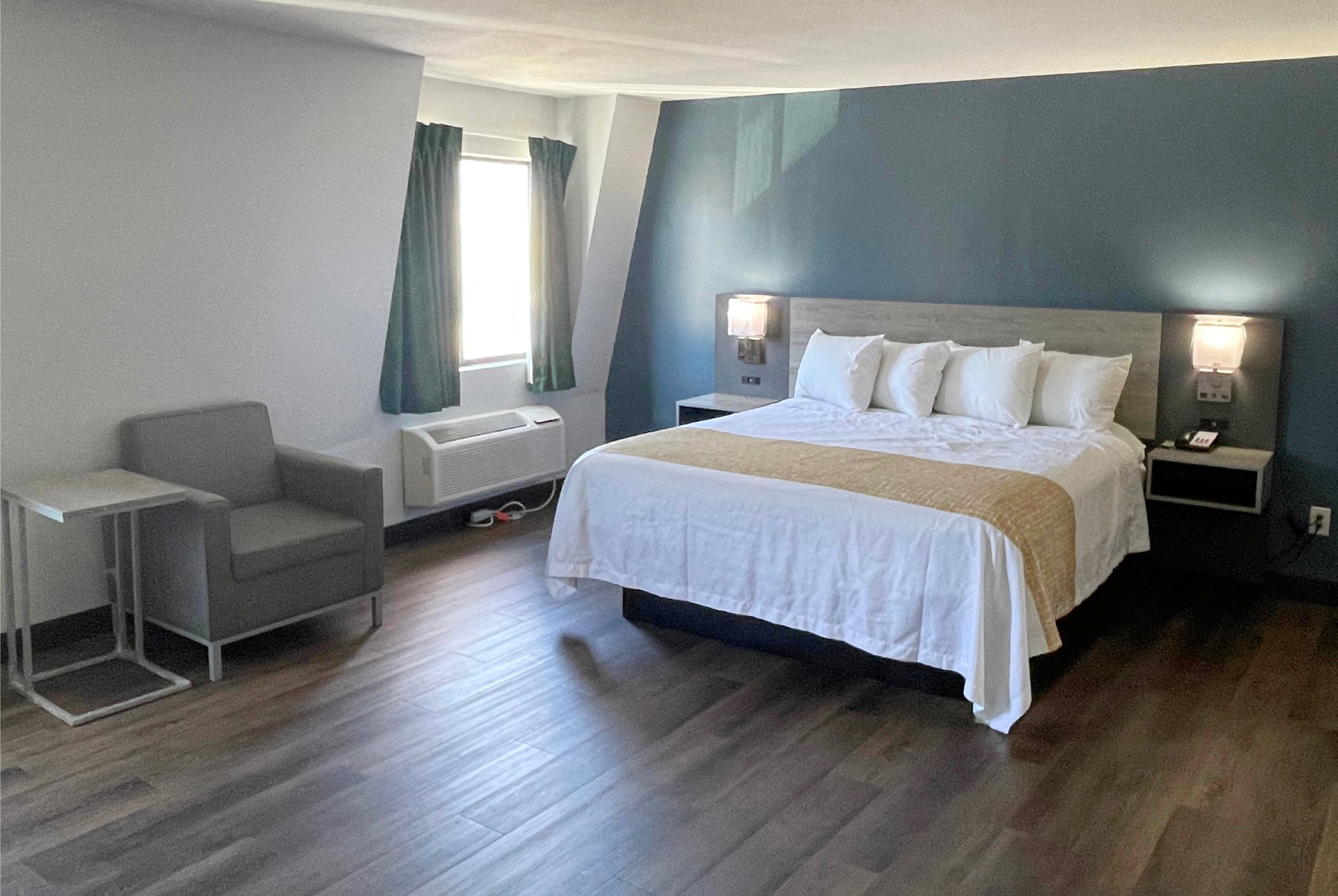 Guest room at the Travelodge by Wyndham Pigeon Forge Dollywood Lane in Pigeon Forge, Tennessee