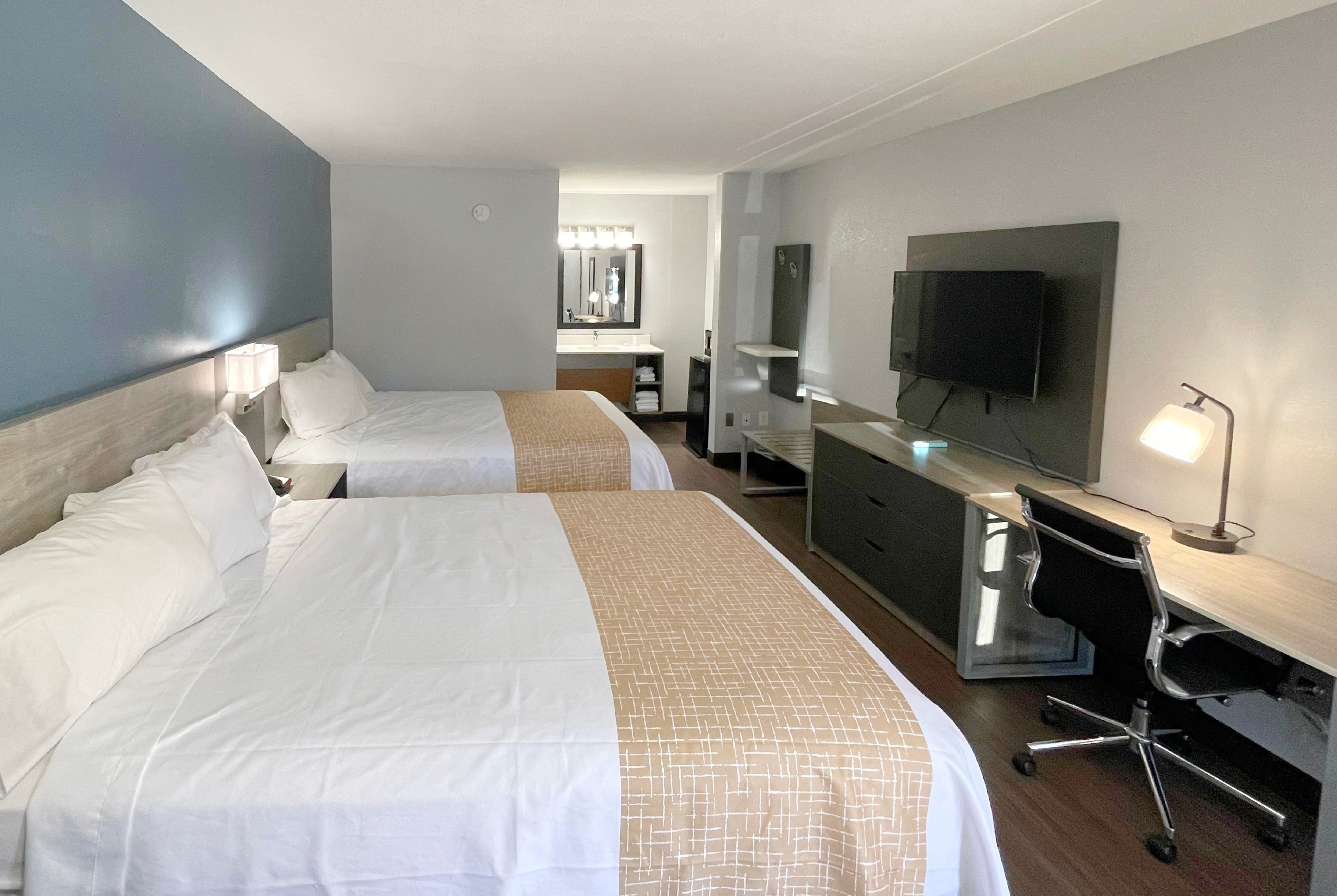 Guest room at the Travelodge by Wyndham Pigeon Forge Dollywood Lane in Pigeon Forge, Tennessee