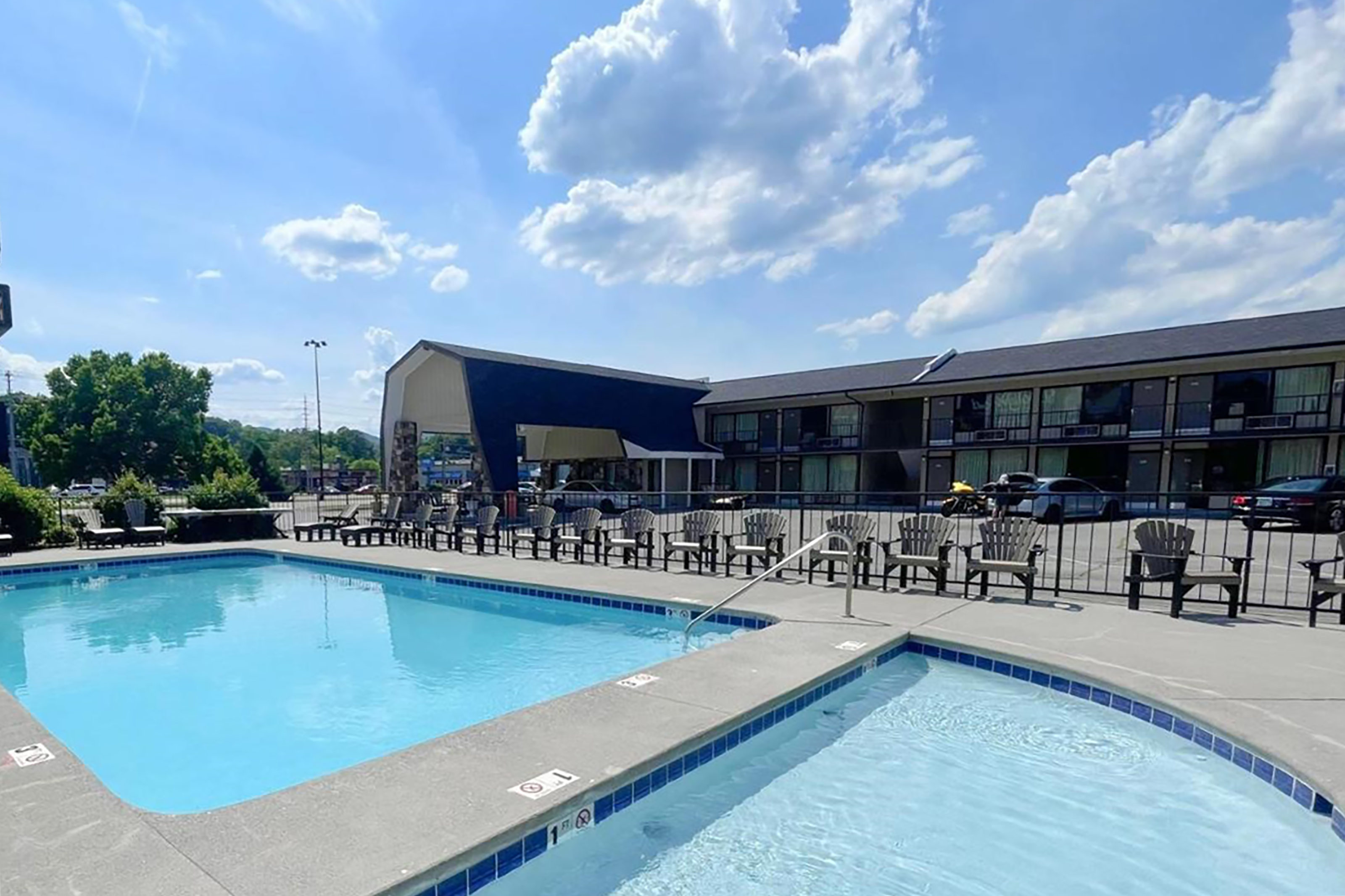 travelodge tobacco dock Travelodge by Wyndham Pigeon Forge Dollywood Lane