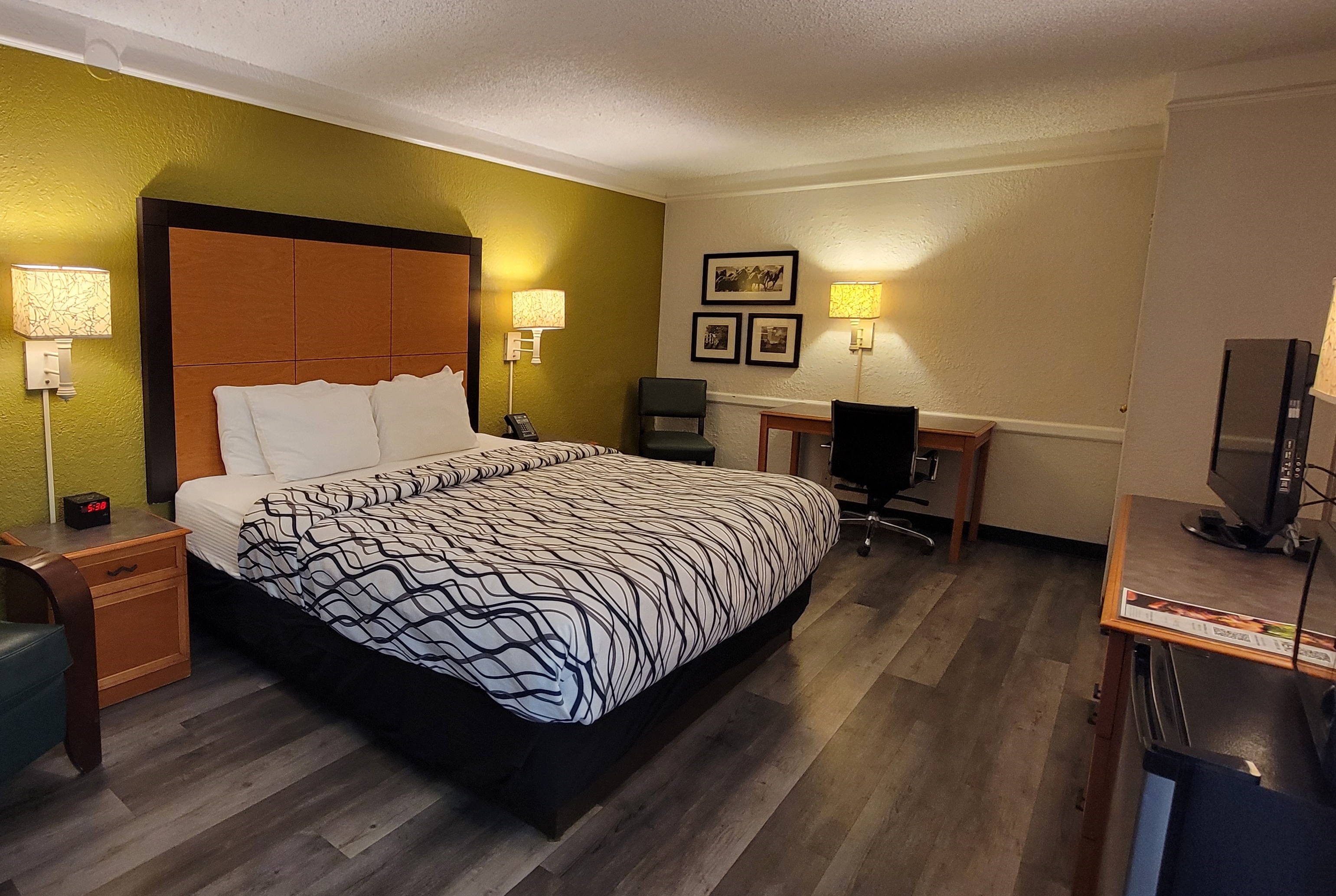 Guest room at the Travelodge by Wyndham Amarillo West Medical Center in Amarillo, Texas