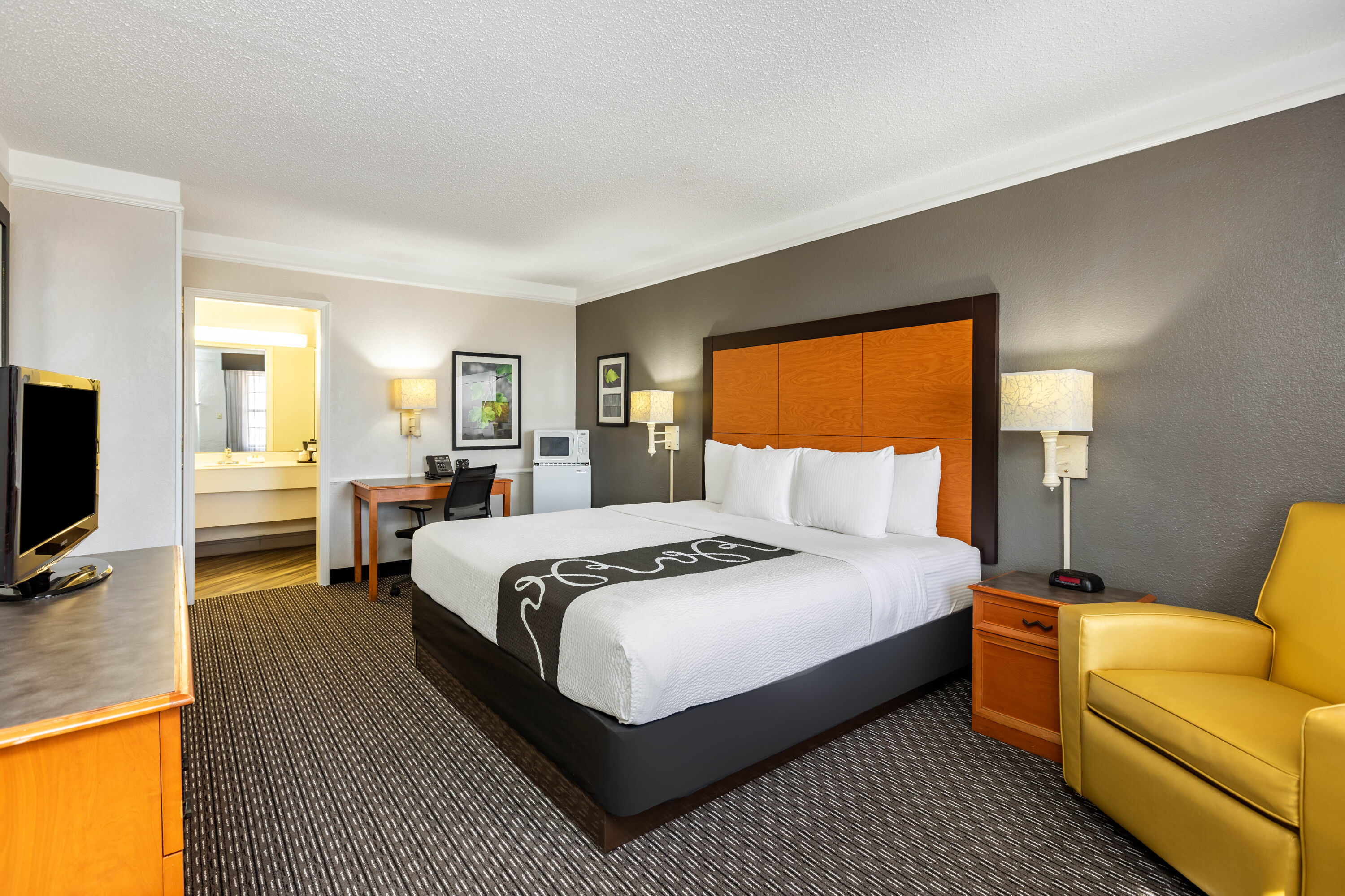 Travelodge by Wyndham El Paso Airport El Paso, TX Hotels
