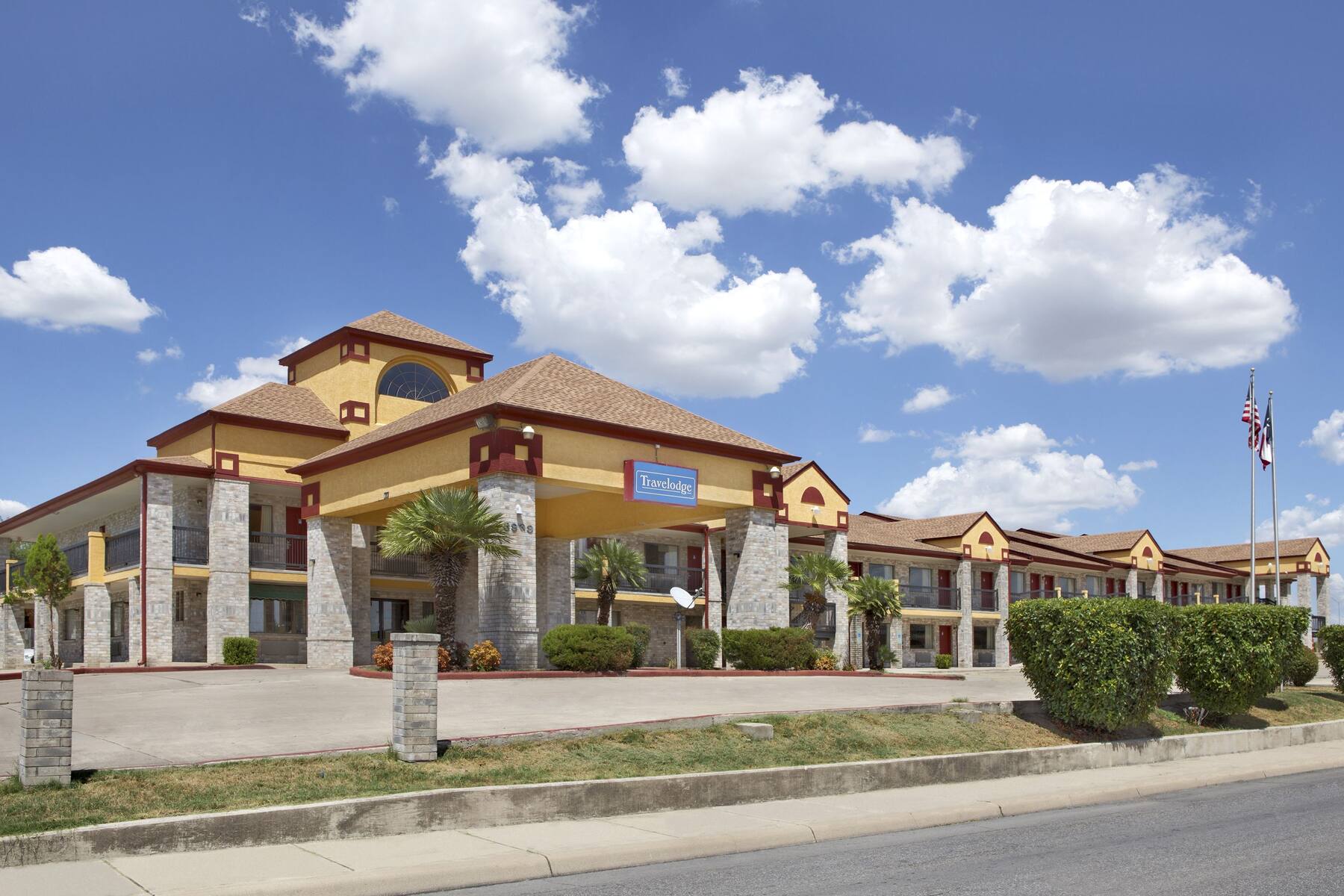 Exterior of Travelodge San Antonio ATT Center/I-10 East hotel in San Antonio, Texas Exterior of Travelodge San Antonio ATT Center/I-10 East hotel in San Antonio, Texas