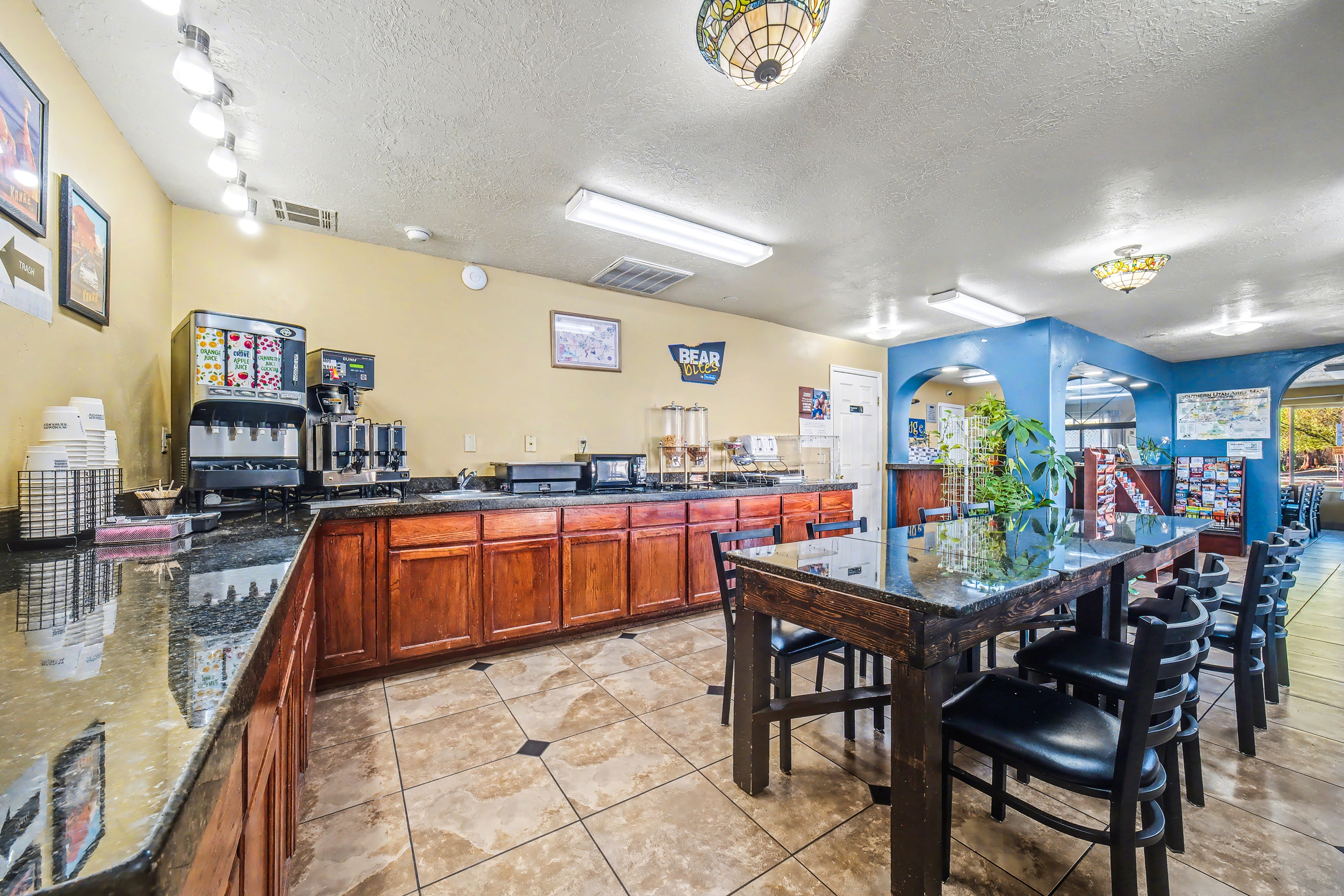Travelodge by Wyndham Kanab restaurant breakfast area with seating in Kanab, Utah