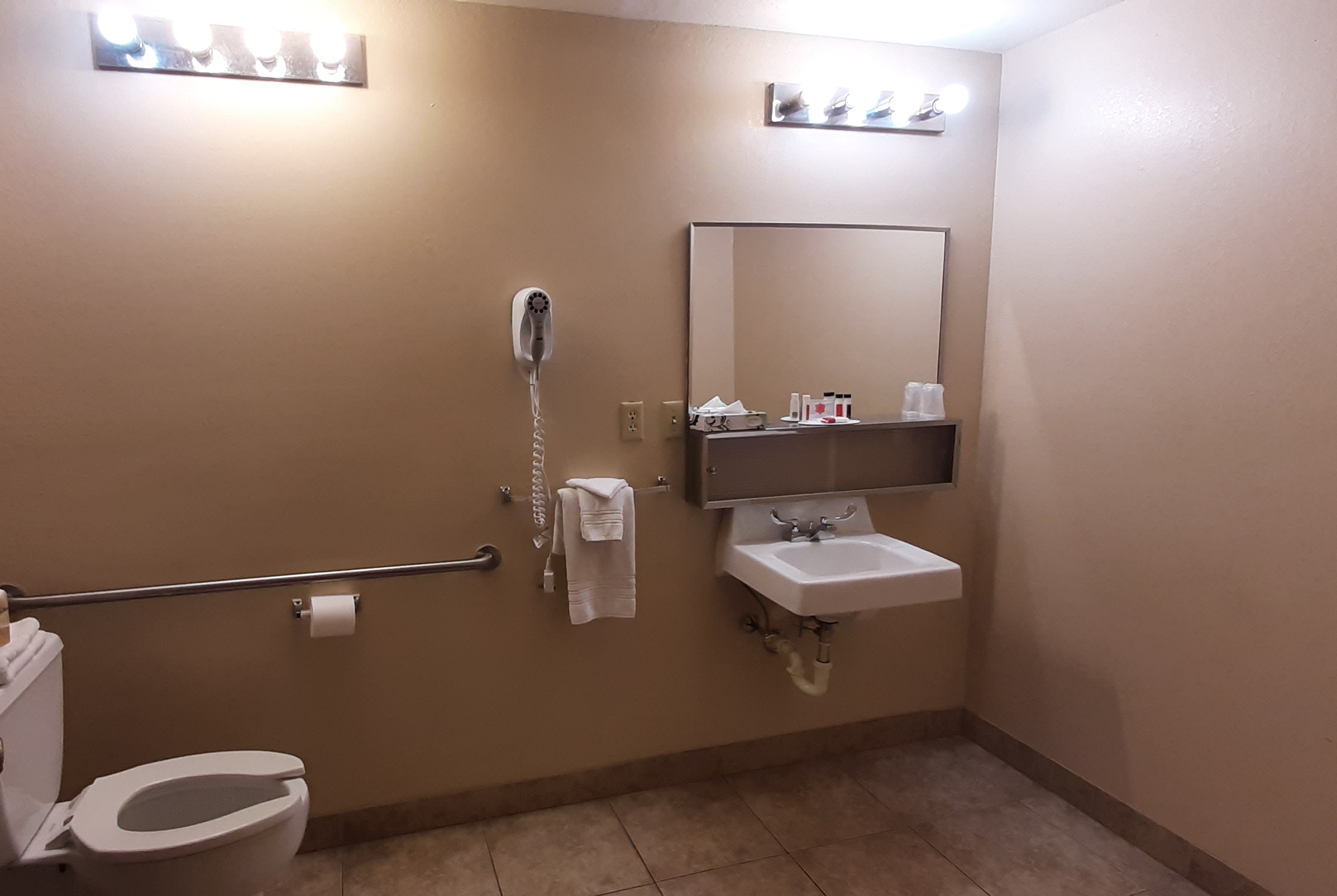 Guest room bath at the Travelodge by Wyndham Kanab in Kanab, Utah
