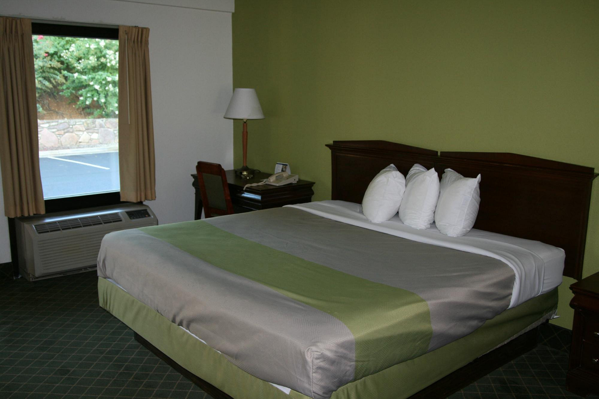 Travelodge by Wyndham Roanoke | Roanoke, VA Hotels