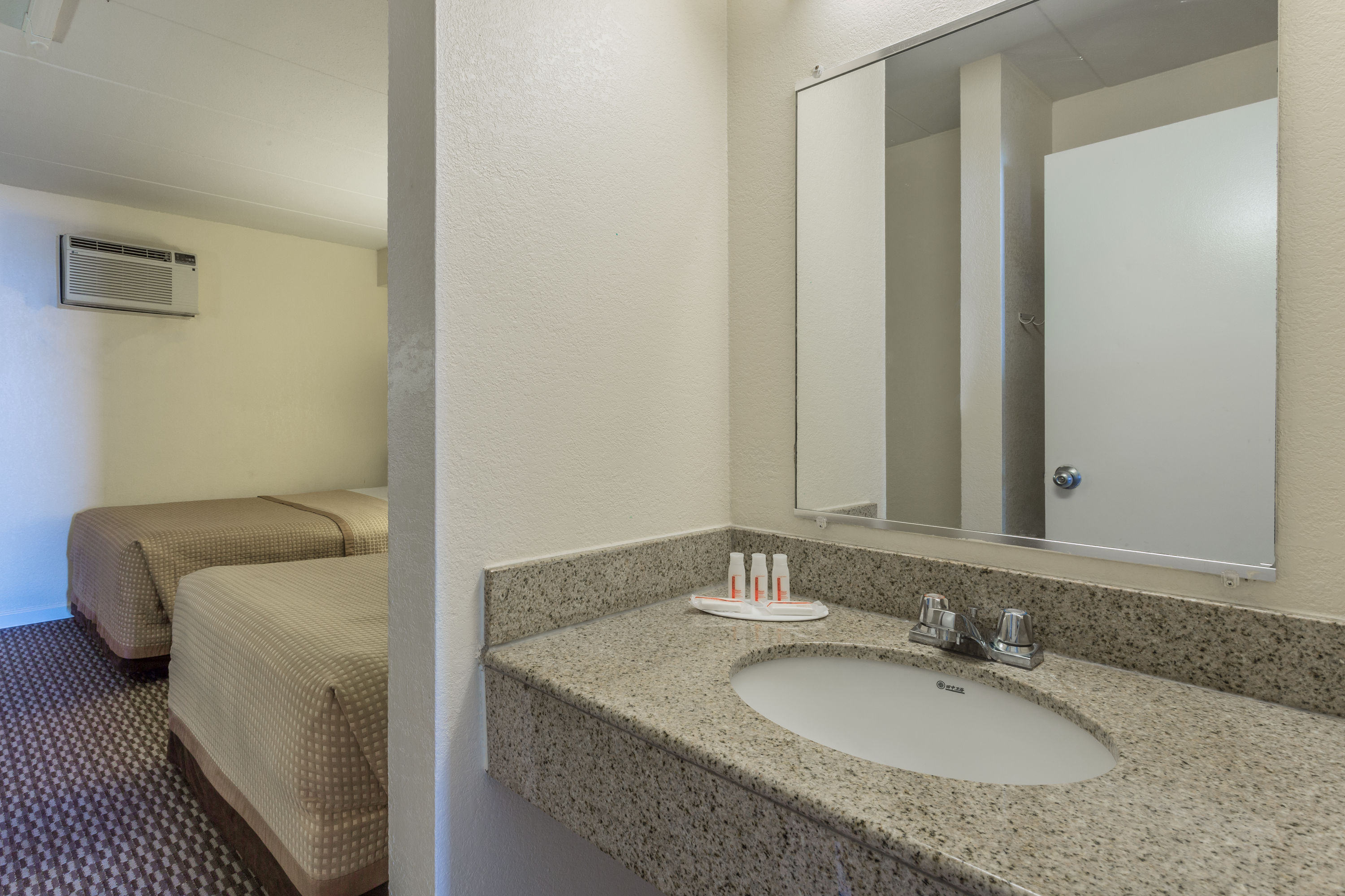 Travelodge By Wyndham Suites Virginia Beach Oceanfront