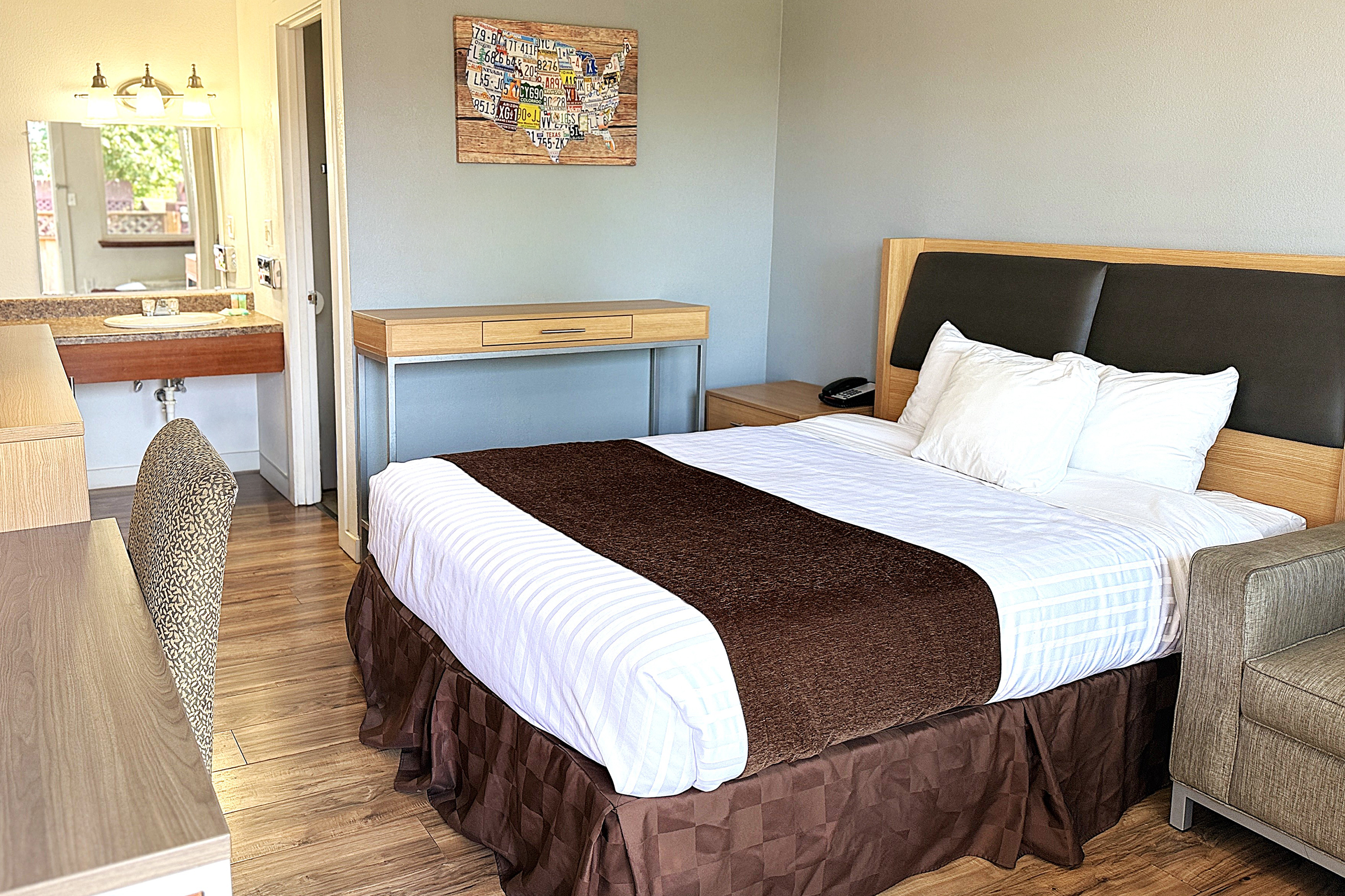 Guest room at the Travelodge by Wyndham Chehalis in Chehalis, Washington