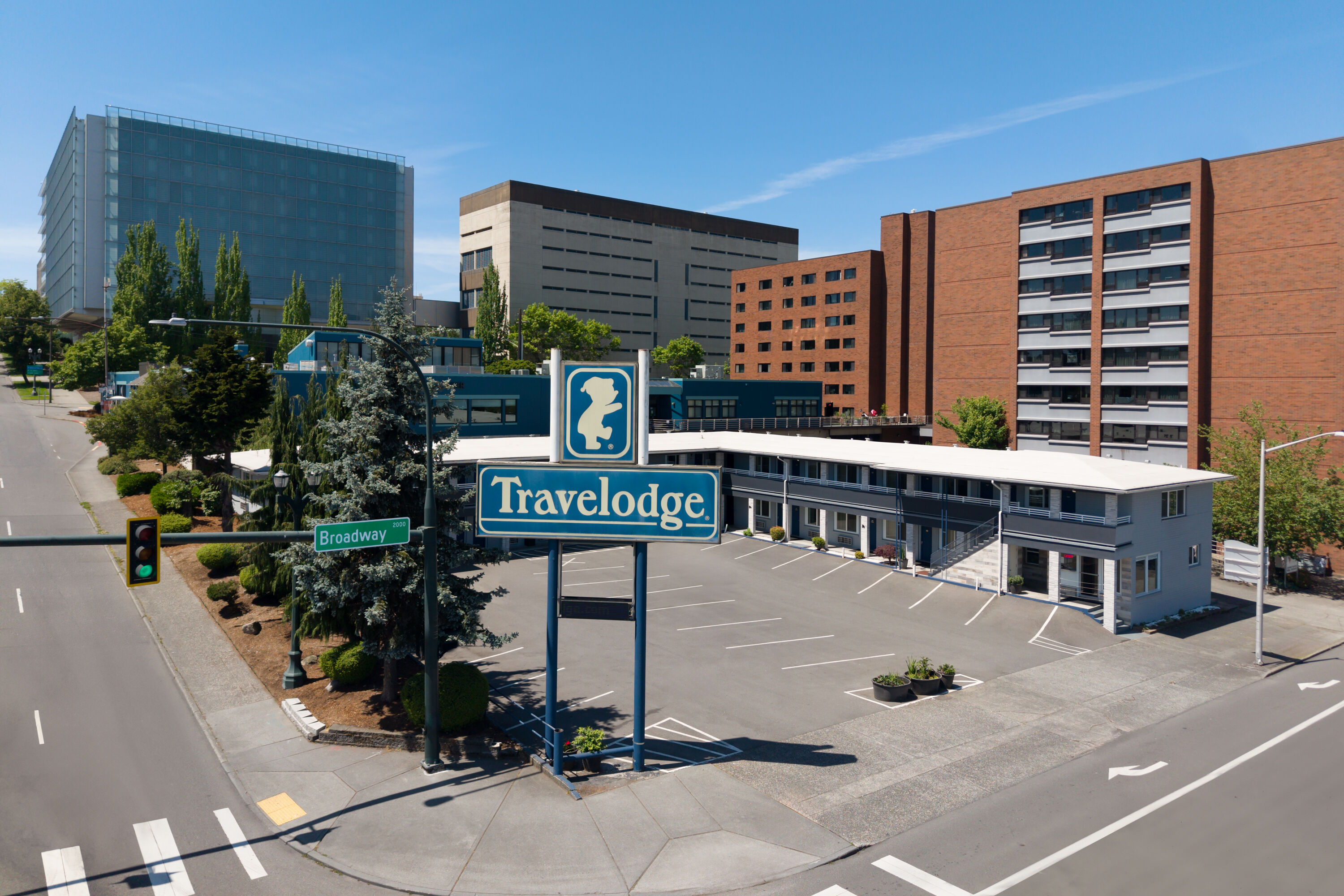 Exterior Day Image of Travelodge by Wyndham Everett City Center hotel in Everett, Washington