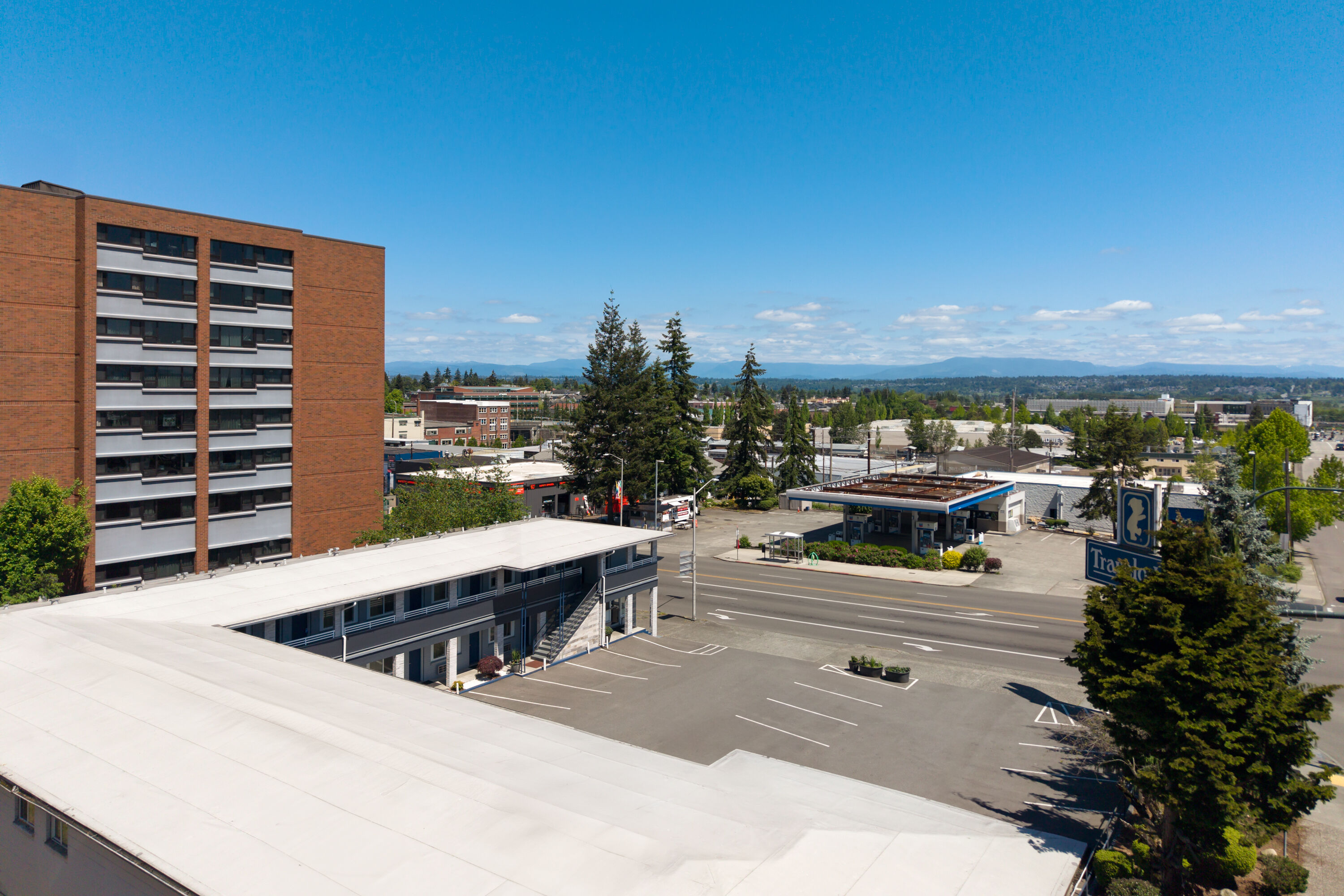 Exterior Day Image of Travelodge by Wyndham Everett City Center hotel in Everett, Washington