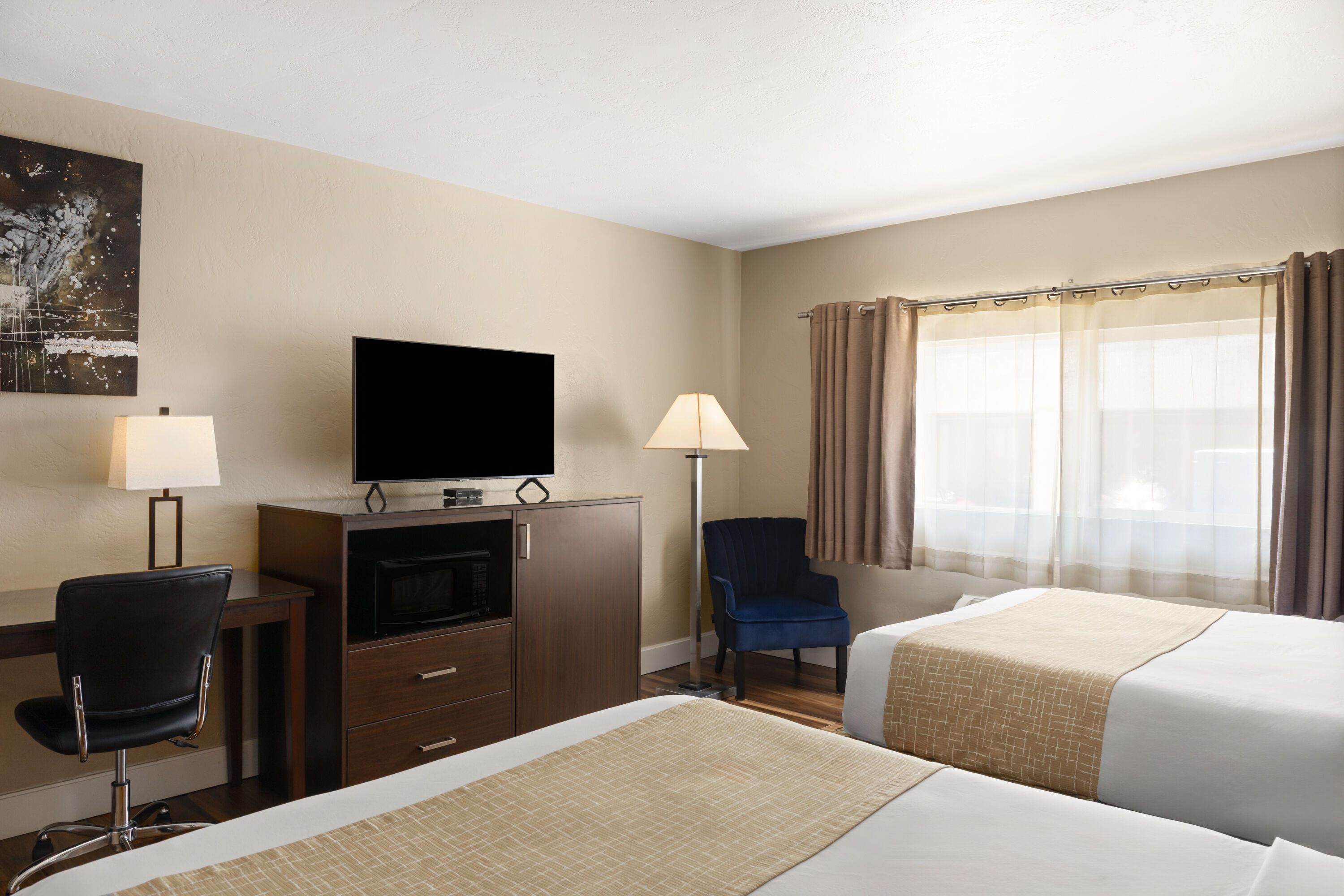 Guest room at the Travelodge by Wyndham Everett City Center in Everett, Washington