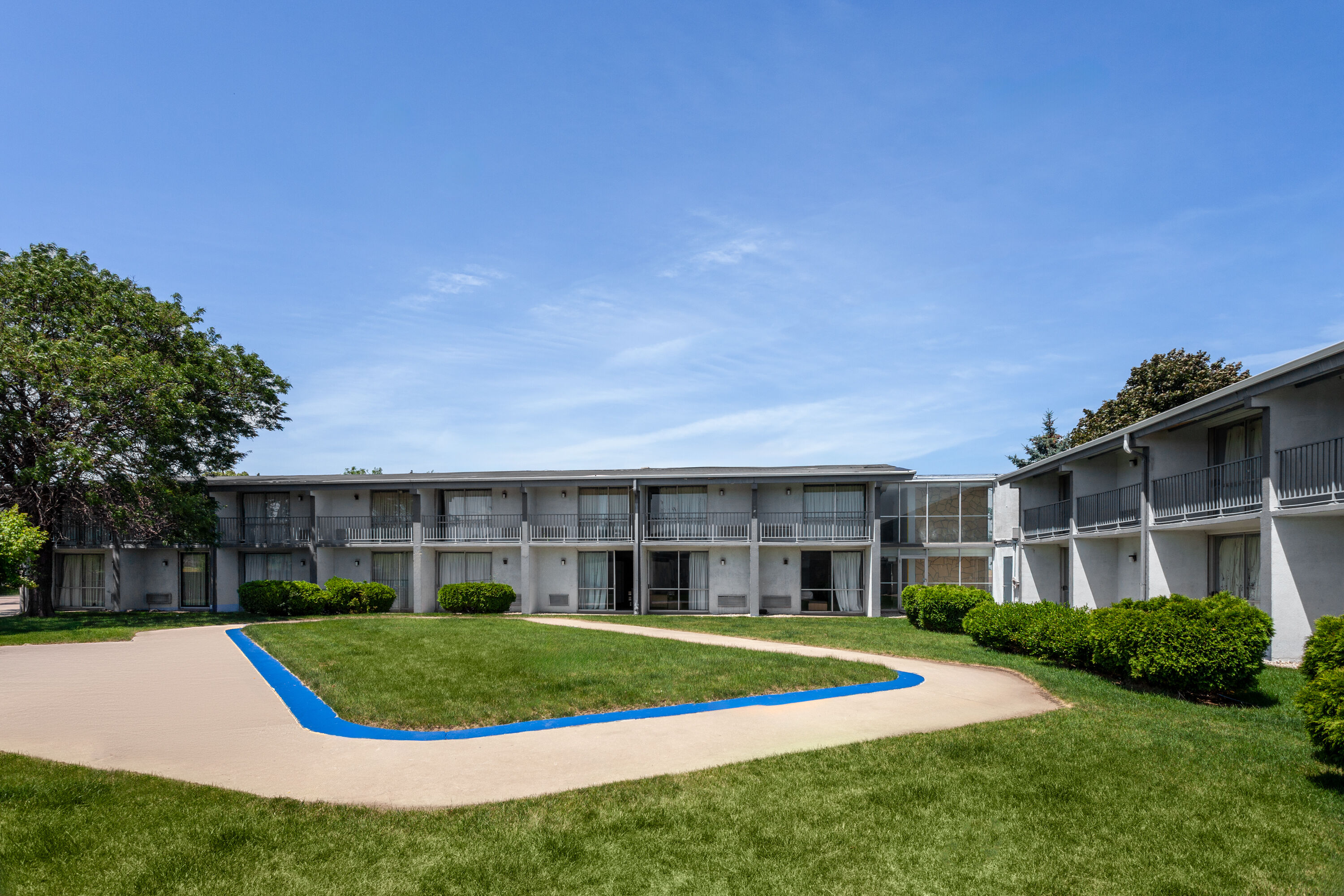 Courtyard at Travelodge by Wyndham Milwaukee in Milwaukee, Wisconsin