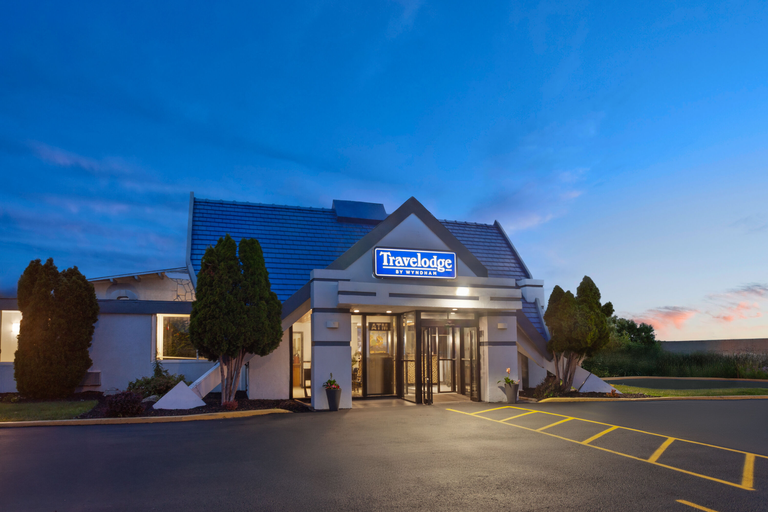 Exterior Dusk Image of Travelodge by Wyndham Milwaukee hotel in Milwaukee, Wisconsin