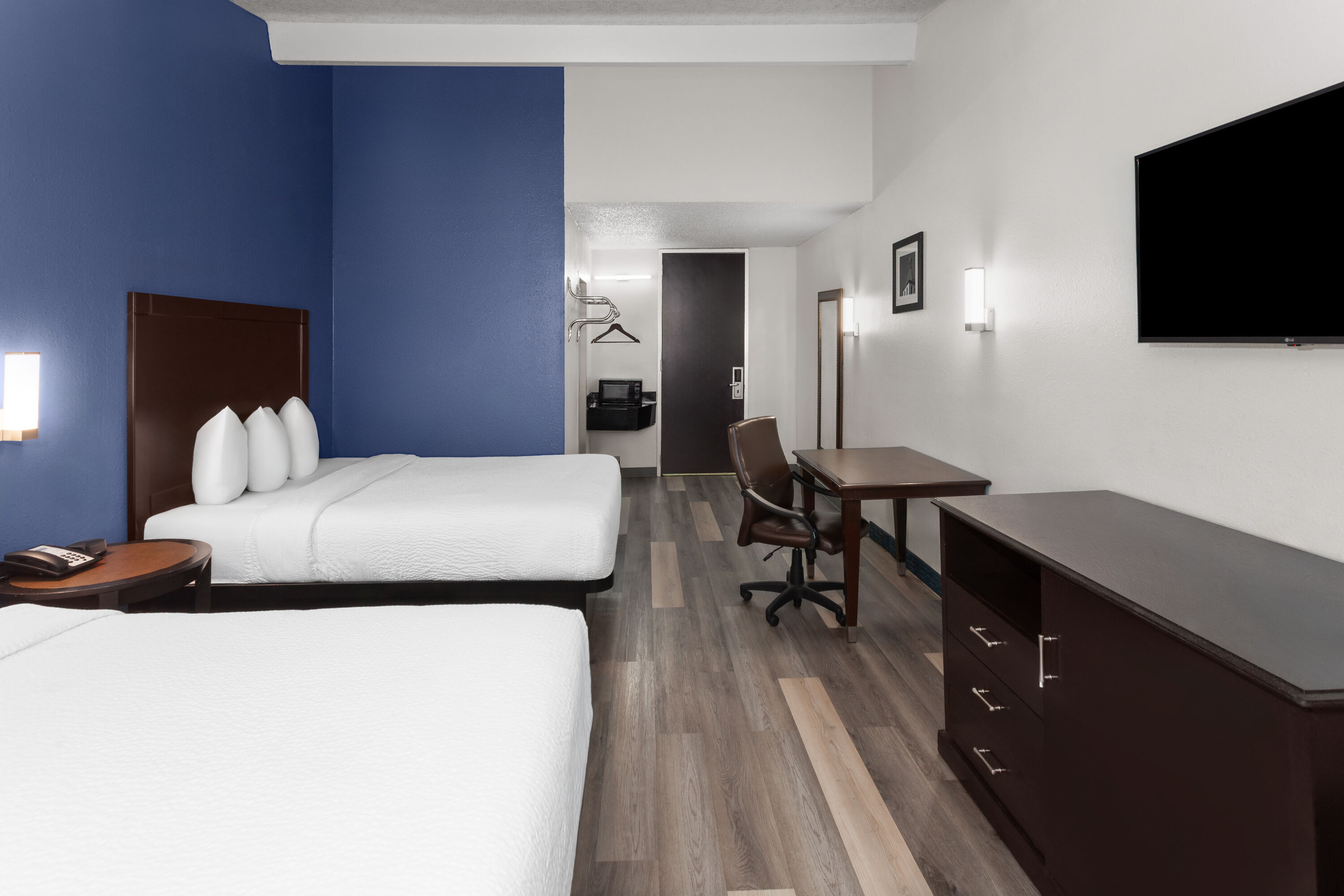 Guest room at the Travelodge by Wyndham Milwaukee in Milwaukee, Wisconsin