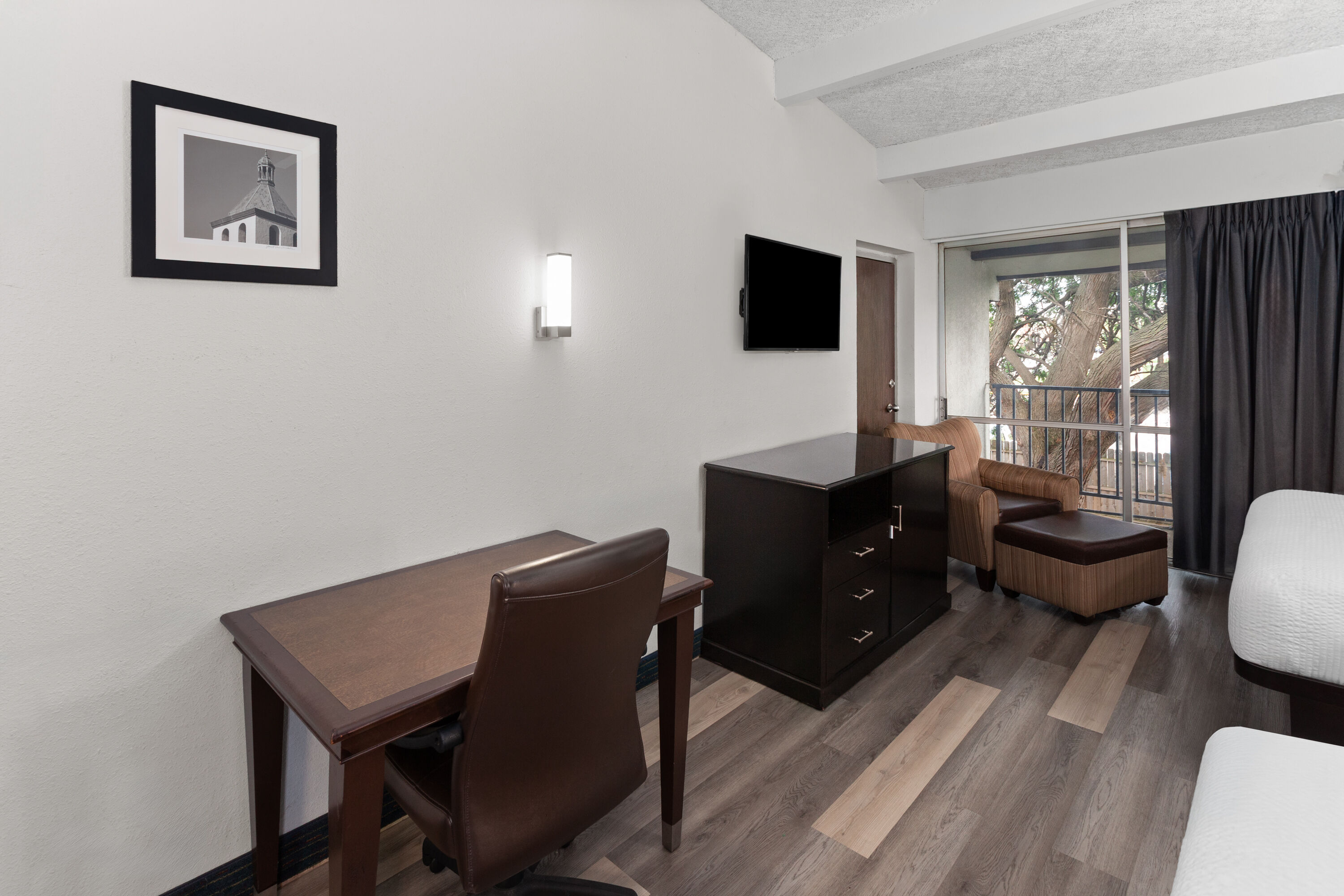 Guest room at the Travelodge by Wyndham Milwaukee in Milwaukee, Wisconsin
