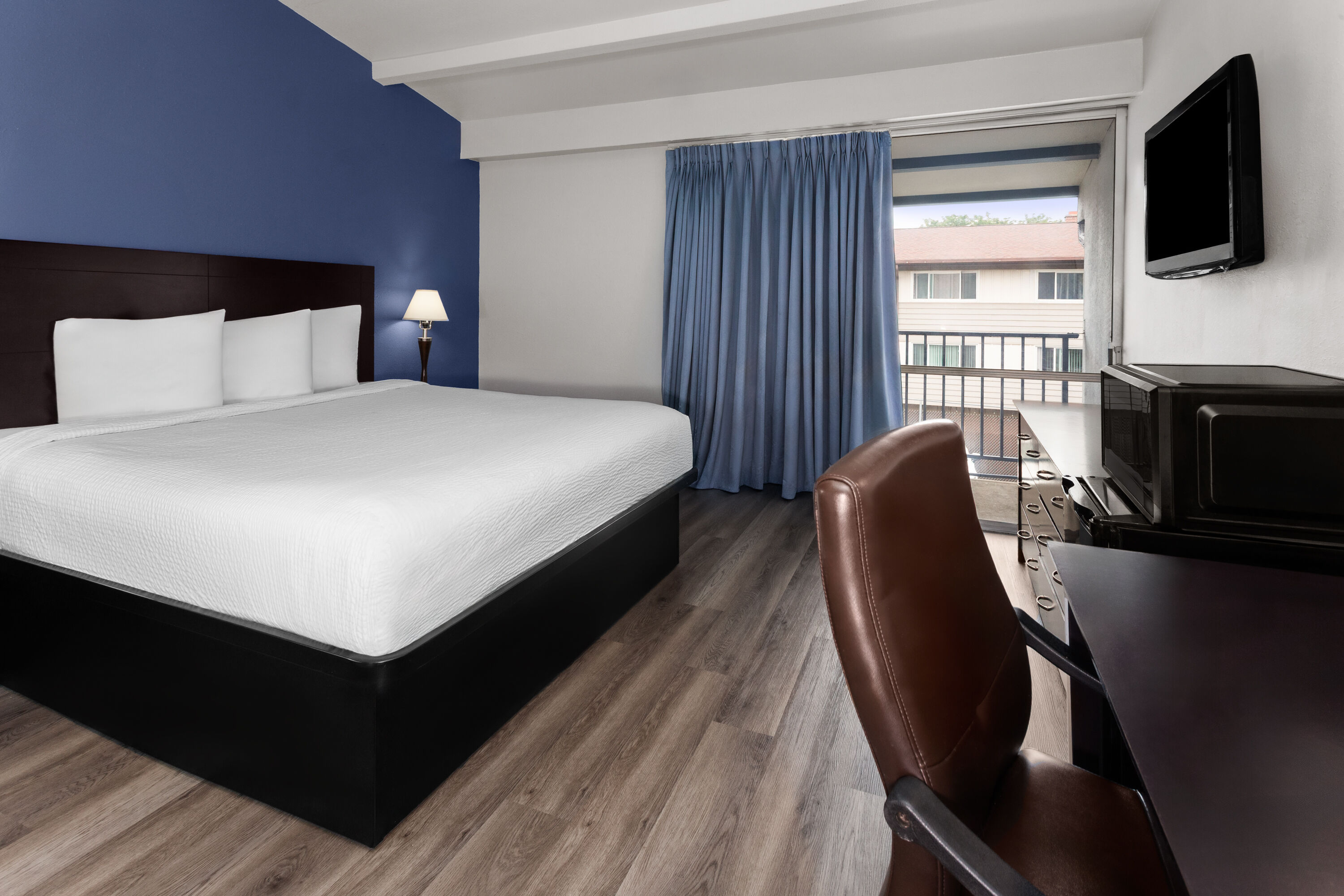 Guest room at the Travelodge by Wyndham Milwaukee in Milwaukee, Wisconsin