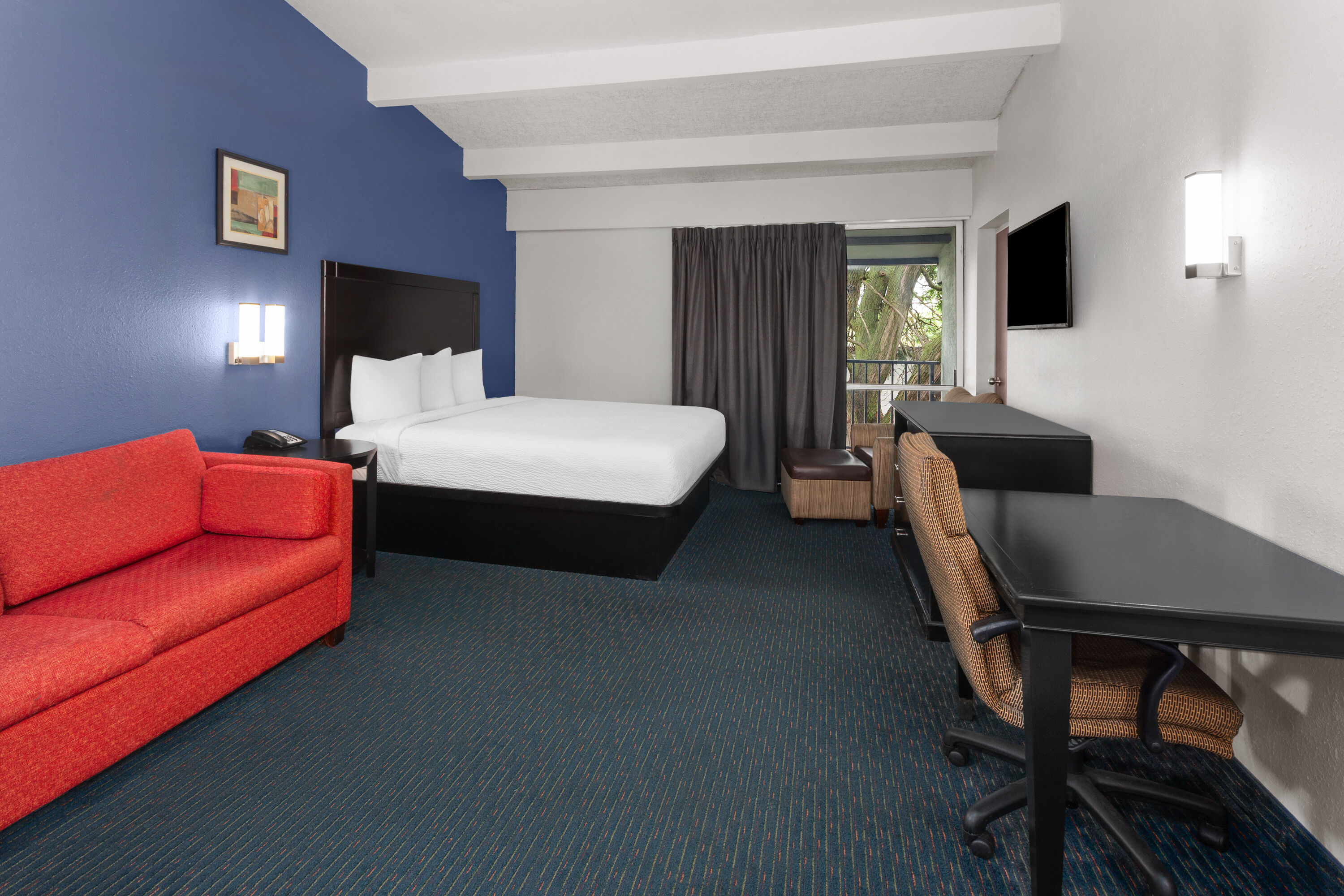 Travelodge by Wyndham Milwaukee suite in Milwaukee, Wisconsin