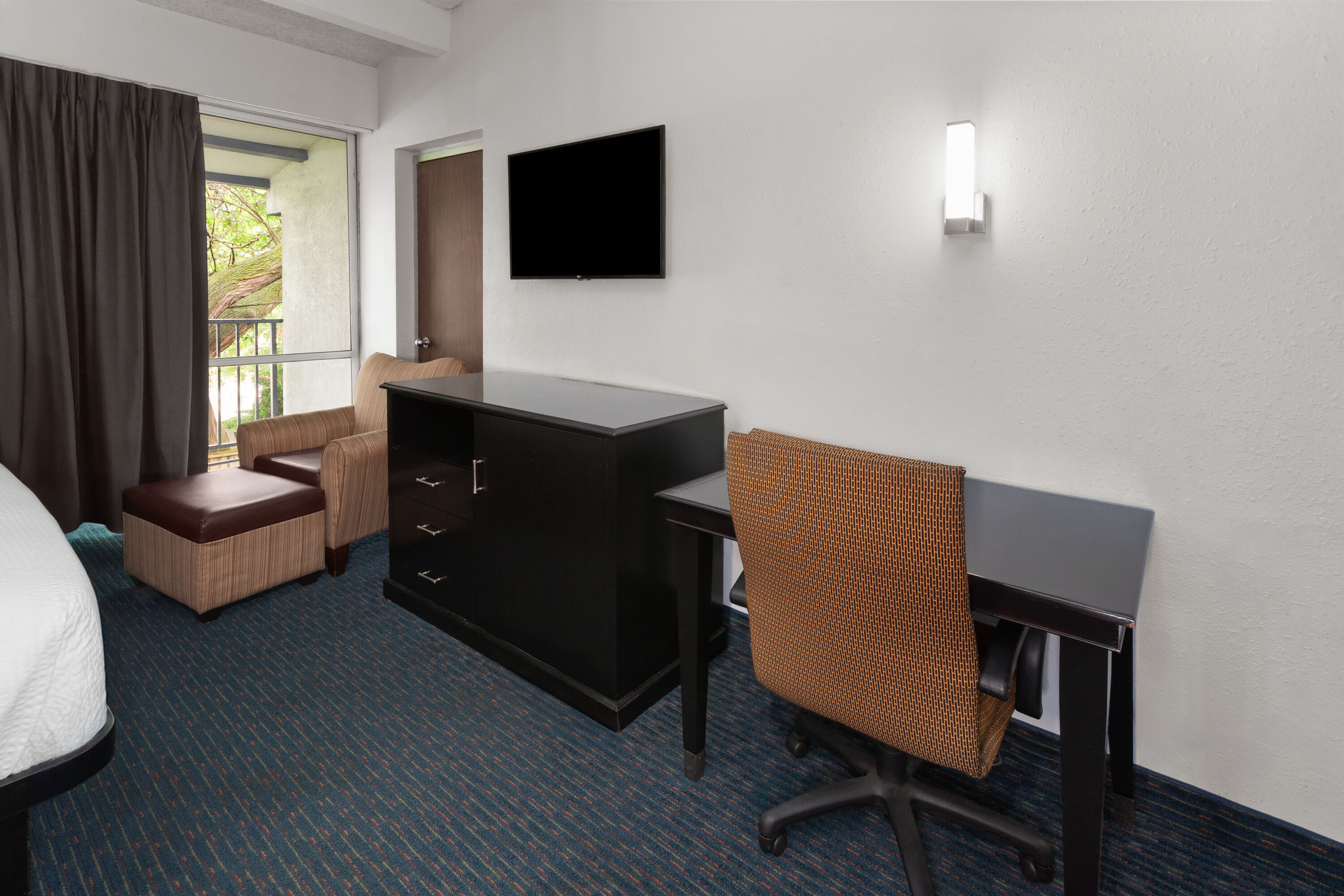 Travelodge by Wyndham Milwaukee suite in Milwaukee, Wisconsin