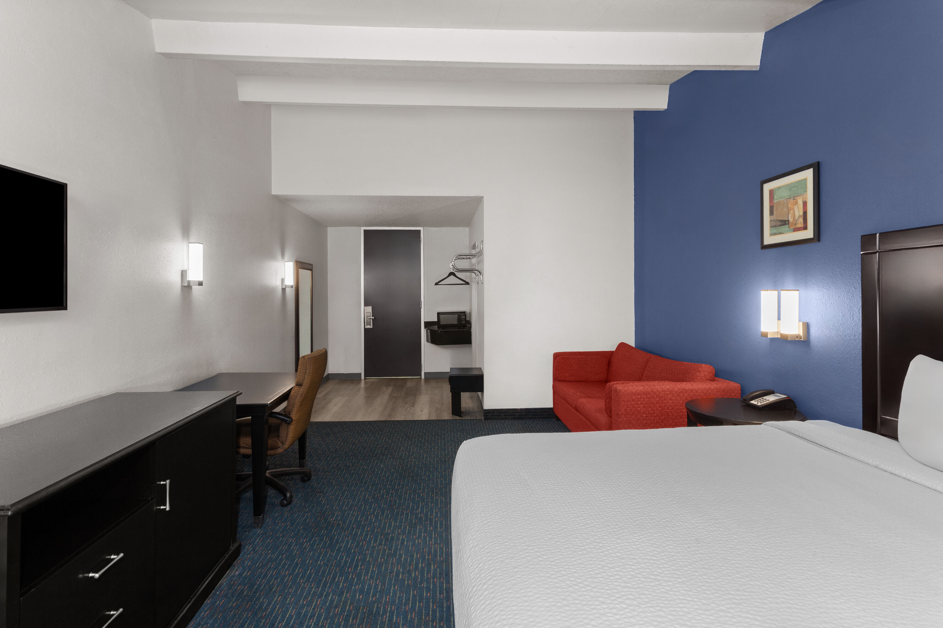 Travelodge by Wyndham Milwaukee suite in Milwaukee, Wisconsin