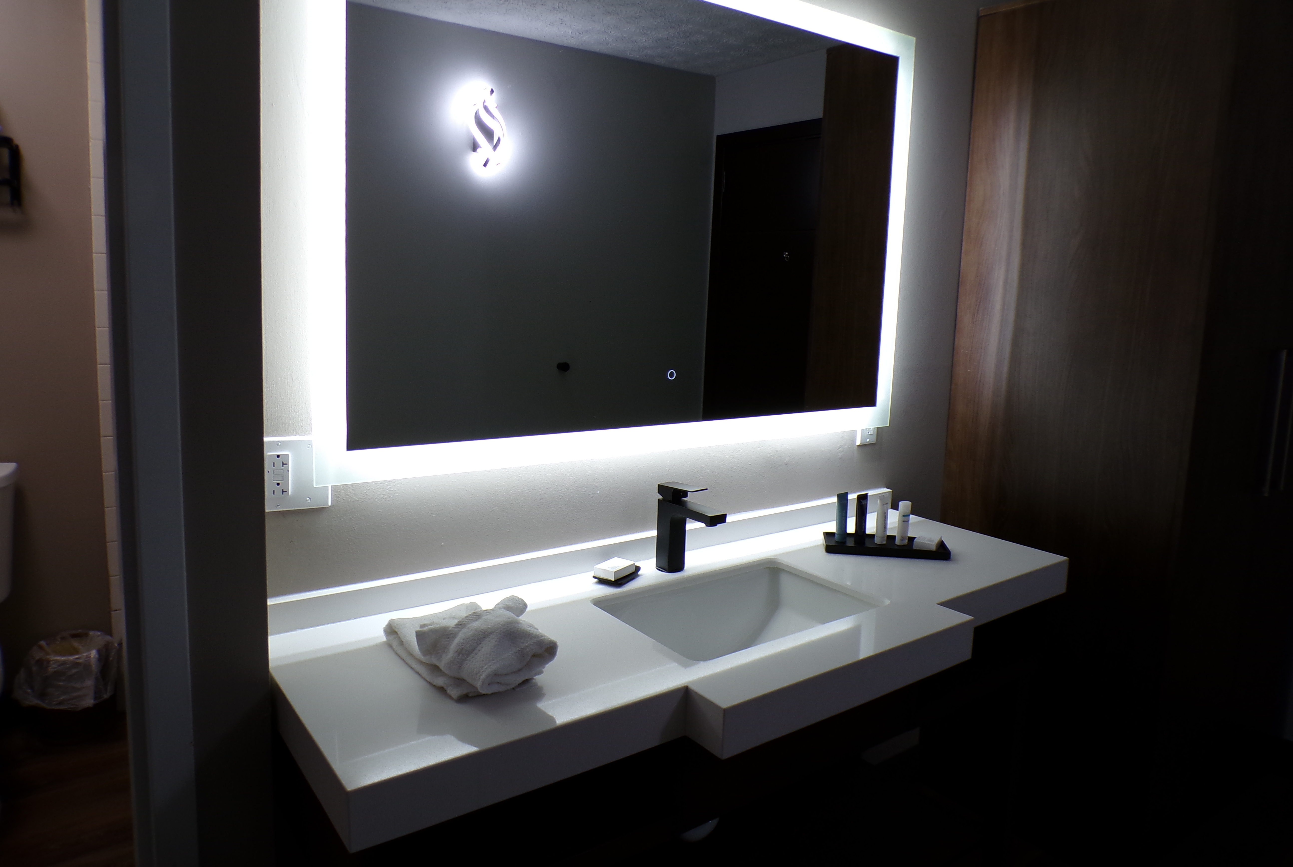 Guest room bath at the Luxor Inn & Suites, a Travelodge by Wyndham in Elkins, West Virginia