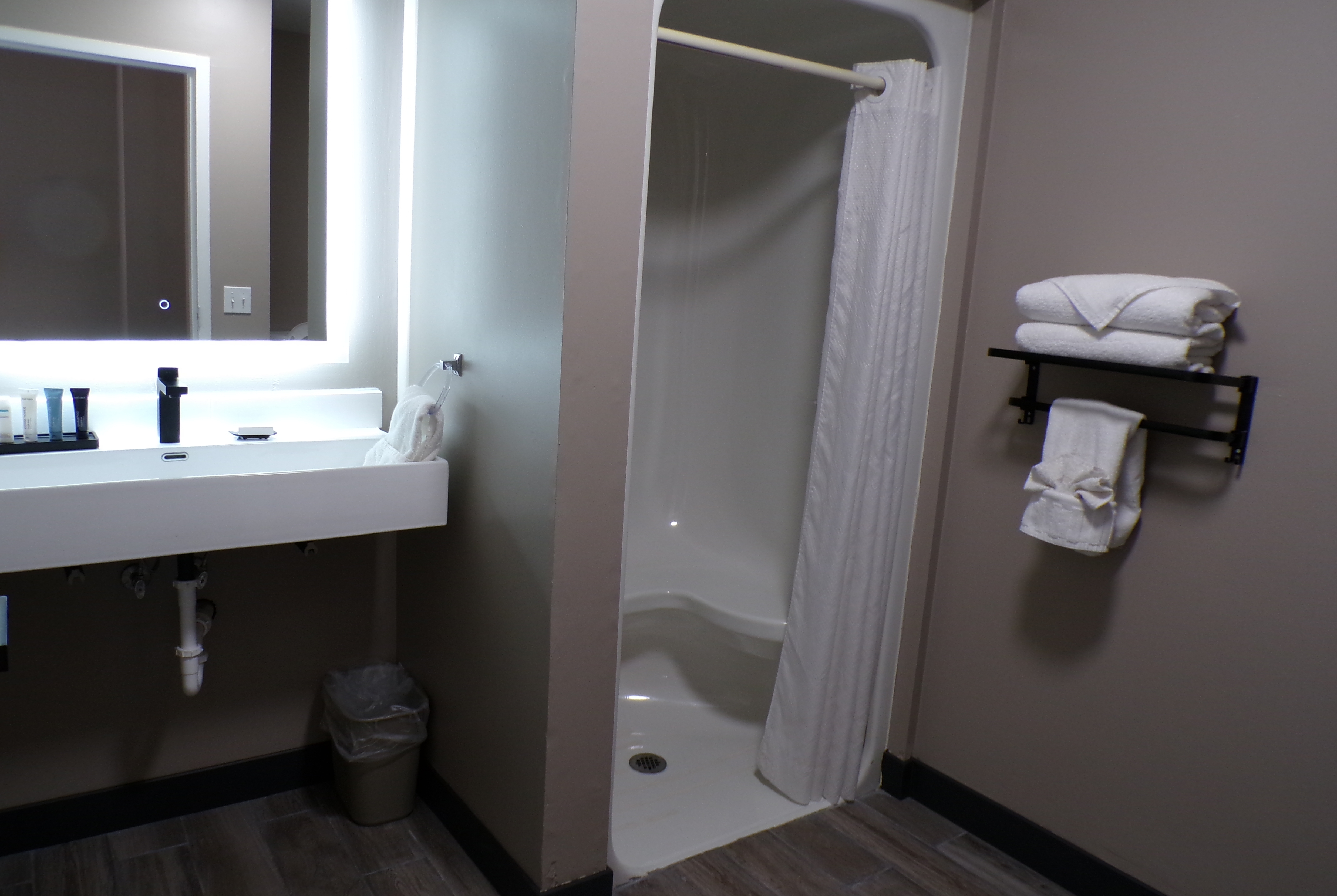 Guest room bath at the Luxor Inn & Suites, a Travelodge by Wyndham in Elkins, West Virginia