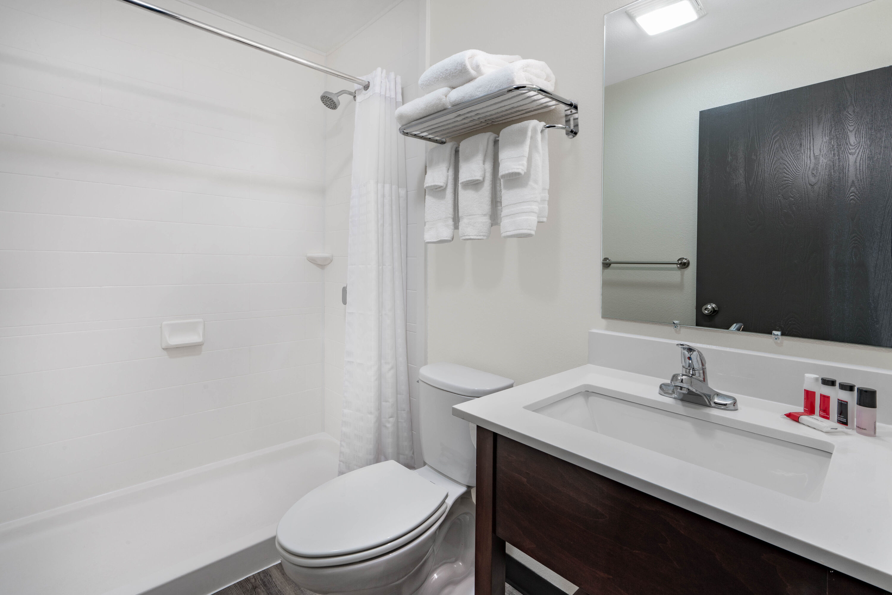 Guest room bath at the Travelodge by Wyndham Lovell/Bighorns in Lovell, Wyoming