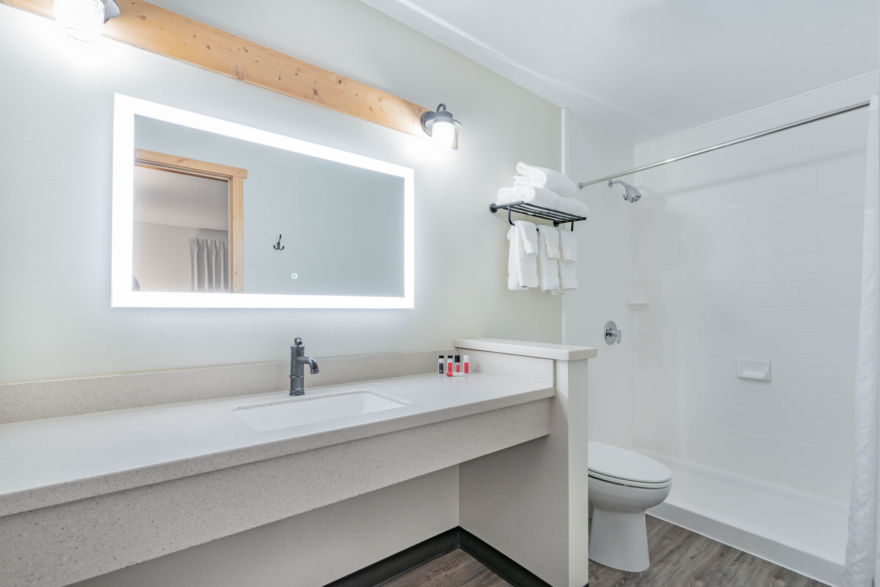 Guest room bath at the Travelodge by Wyndham Lovell/Bighorns in Lovell, Wyoming