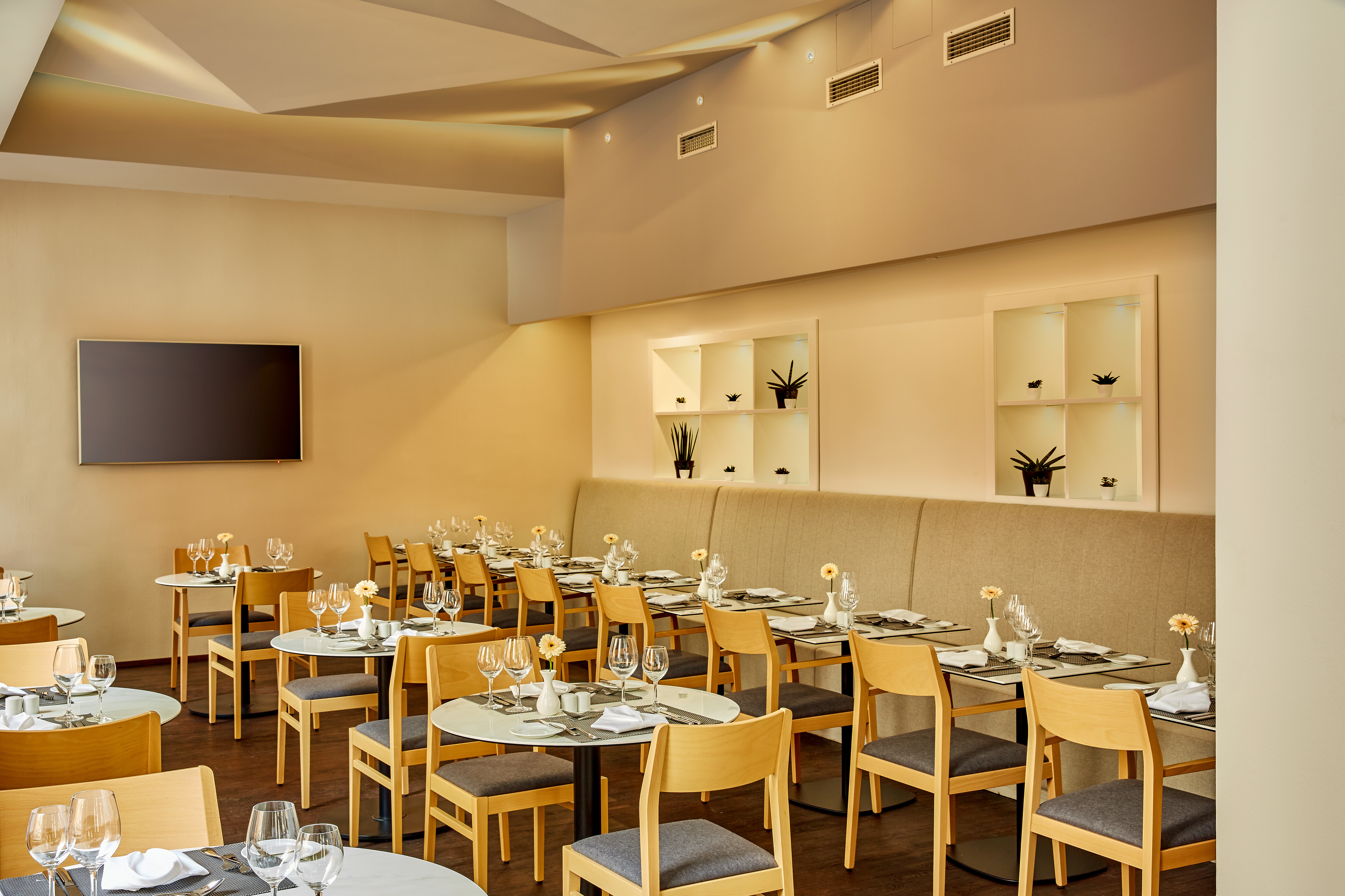 H+ Hotel Wien restaurant in Vienna, Other than US/Canada