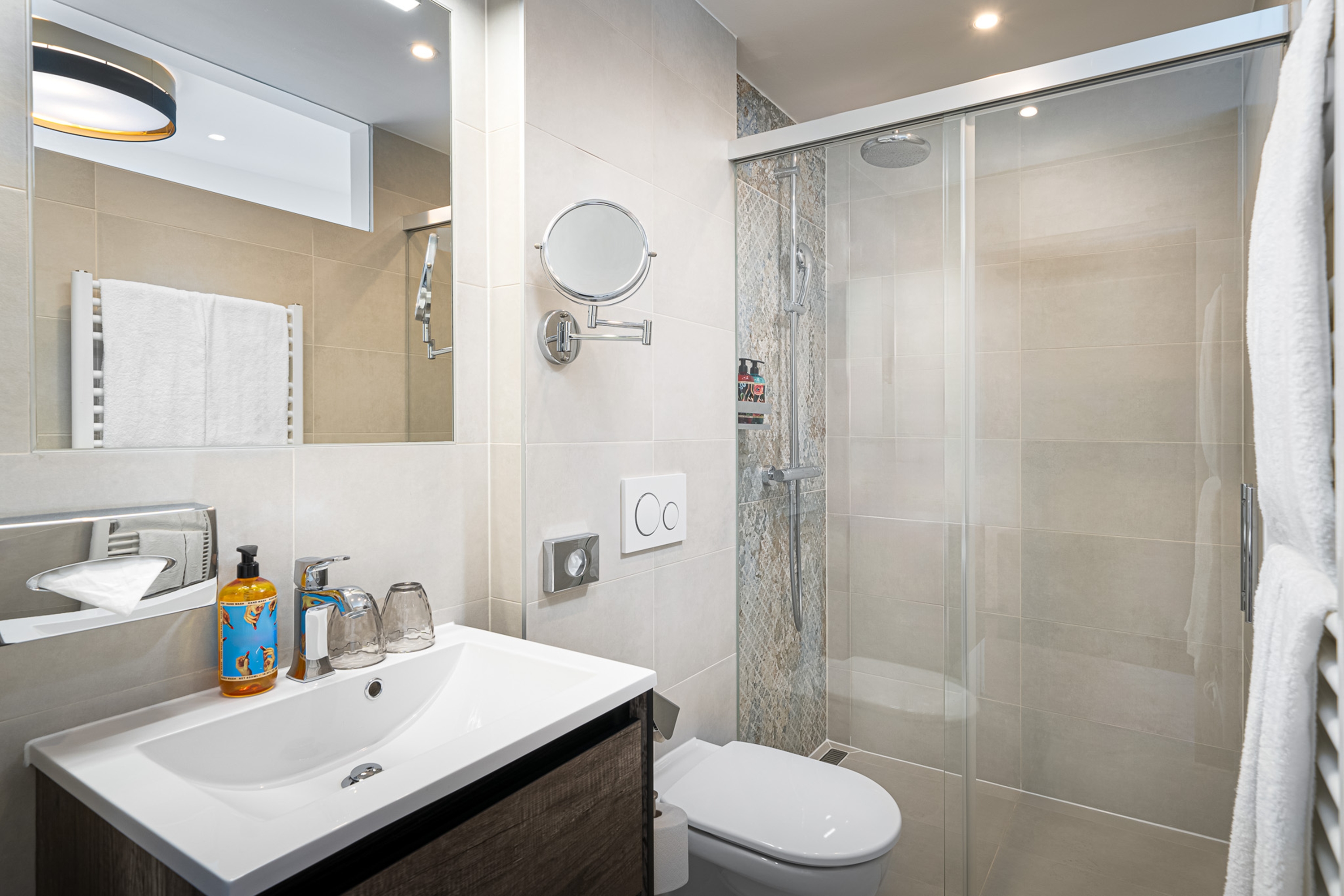 Guest room bath at the elaya hotel vienna city center, Trademark by Wyndham in Vienna, Other than US/Canada