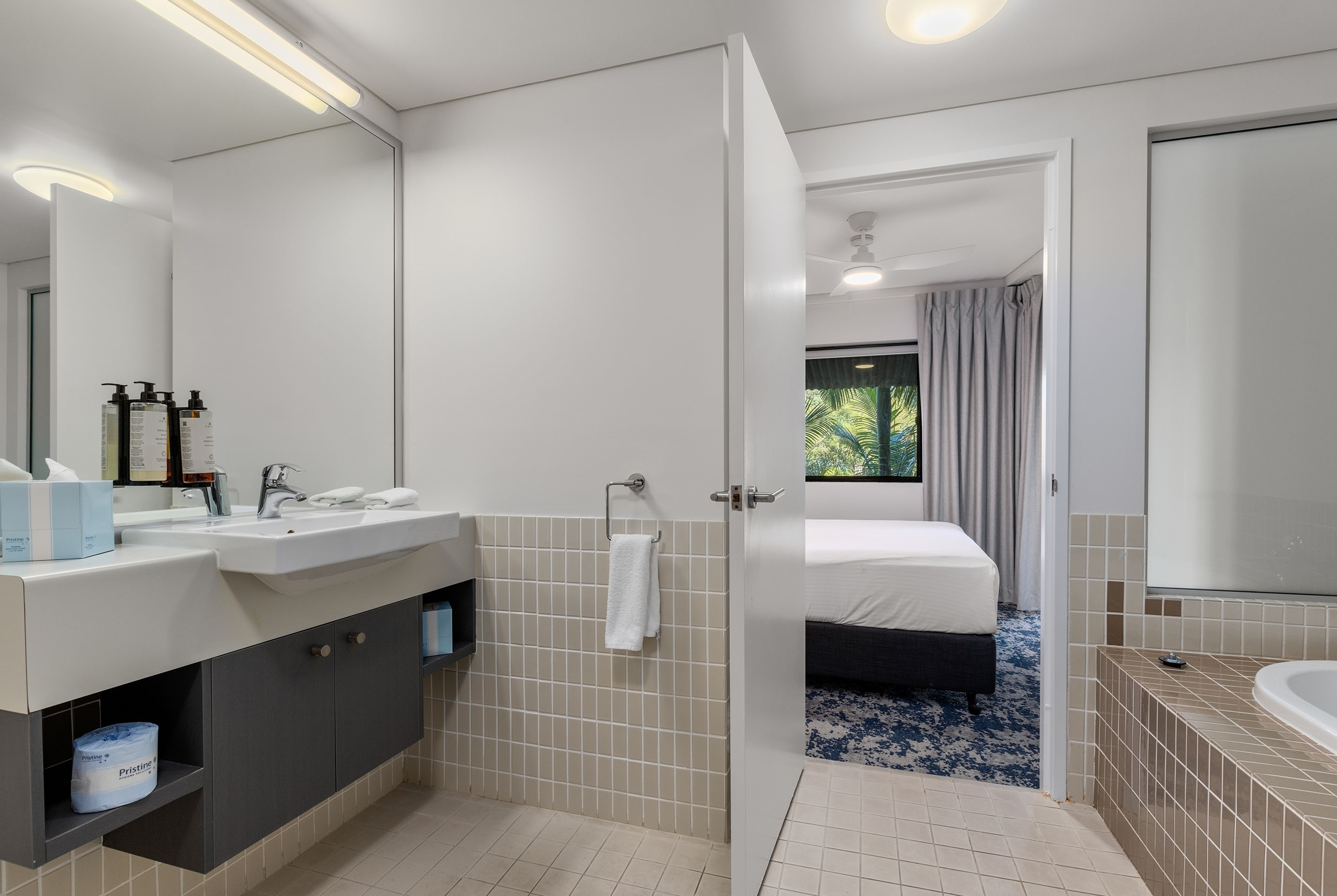 Guest room bath at the Club Wyndham Coffs Harbour, Trademark Collection by Wyndham in Coffs Harbour, Other than US/Canada