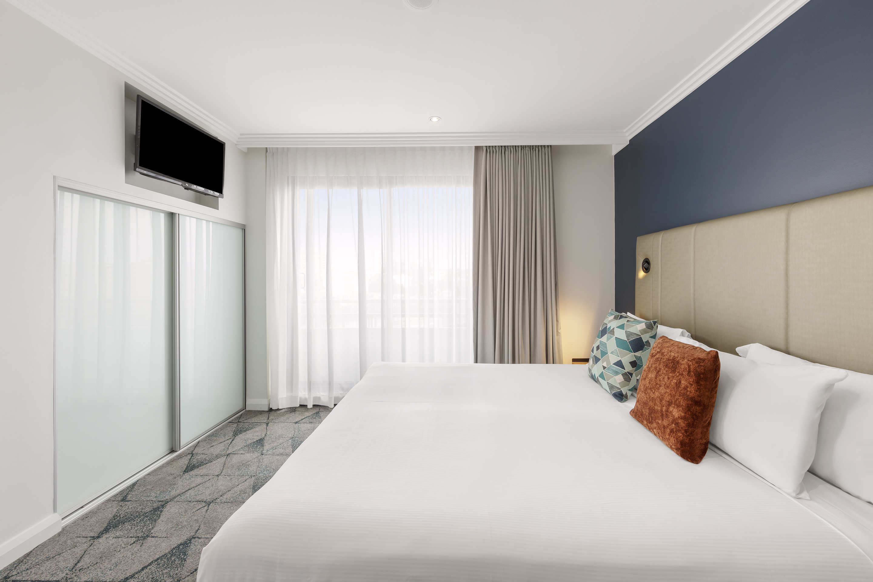 Guest room at the Club Wyndham Sydney, Trademark Collection by Wyndham in Sydney, Other than US/Canada